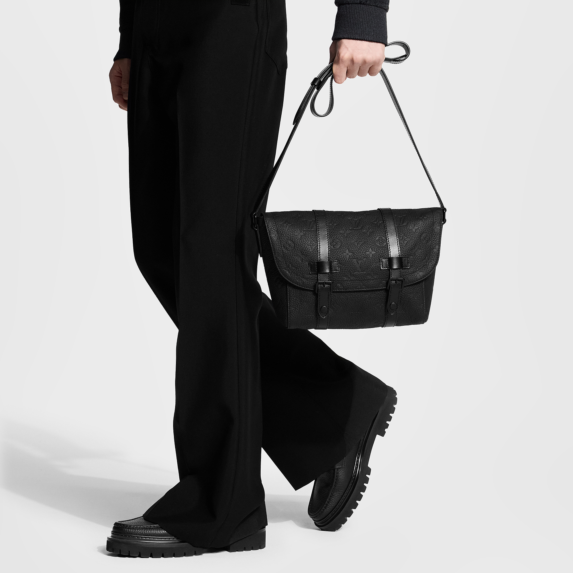 CHRISTOPHER Messenger Bag - 6