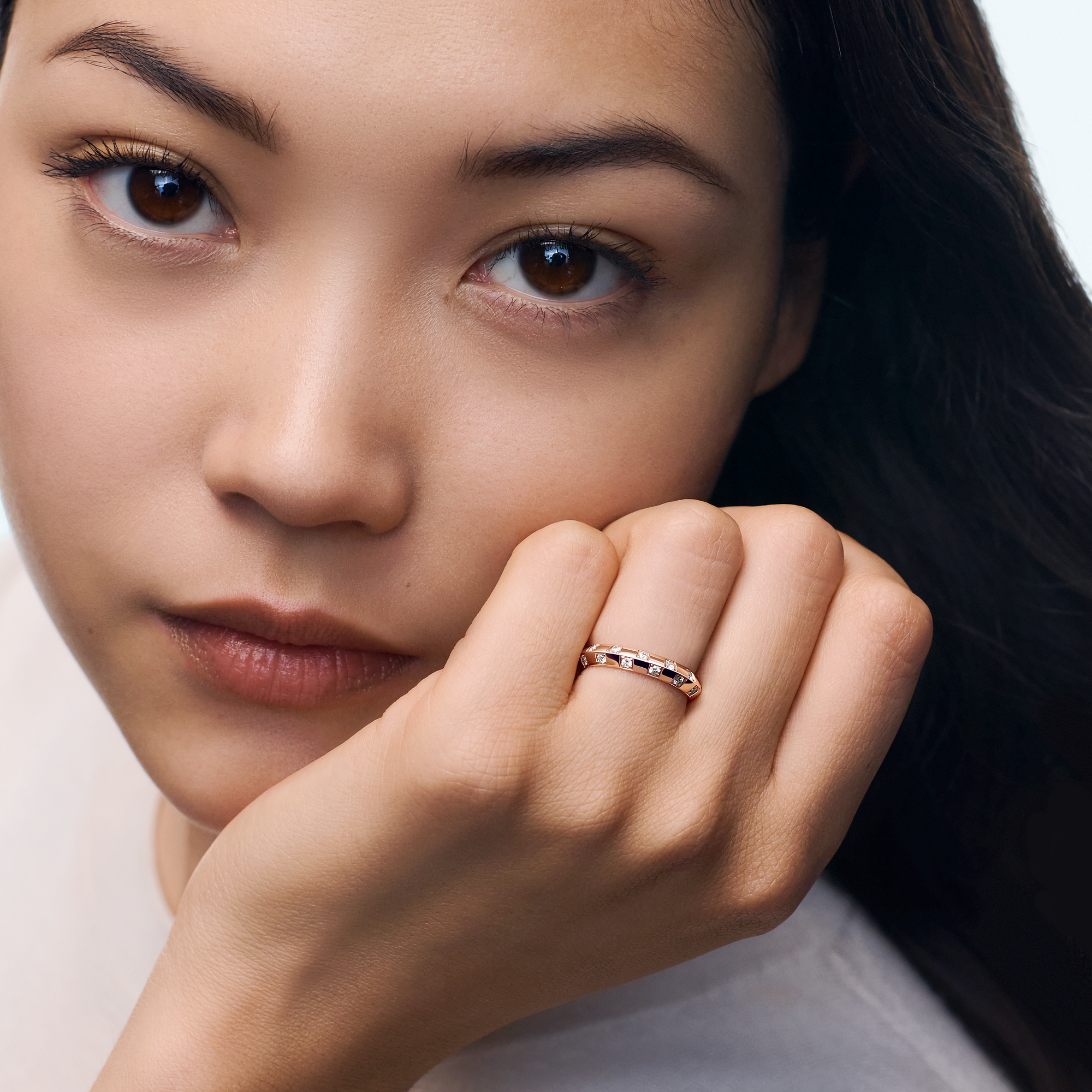 LE DAMIER DE LOUIS VUITTON Small 18K Gold Diamond Ring - 2
