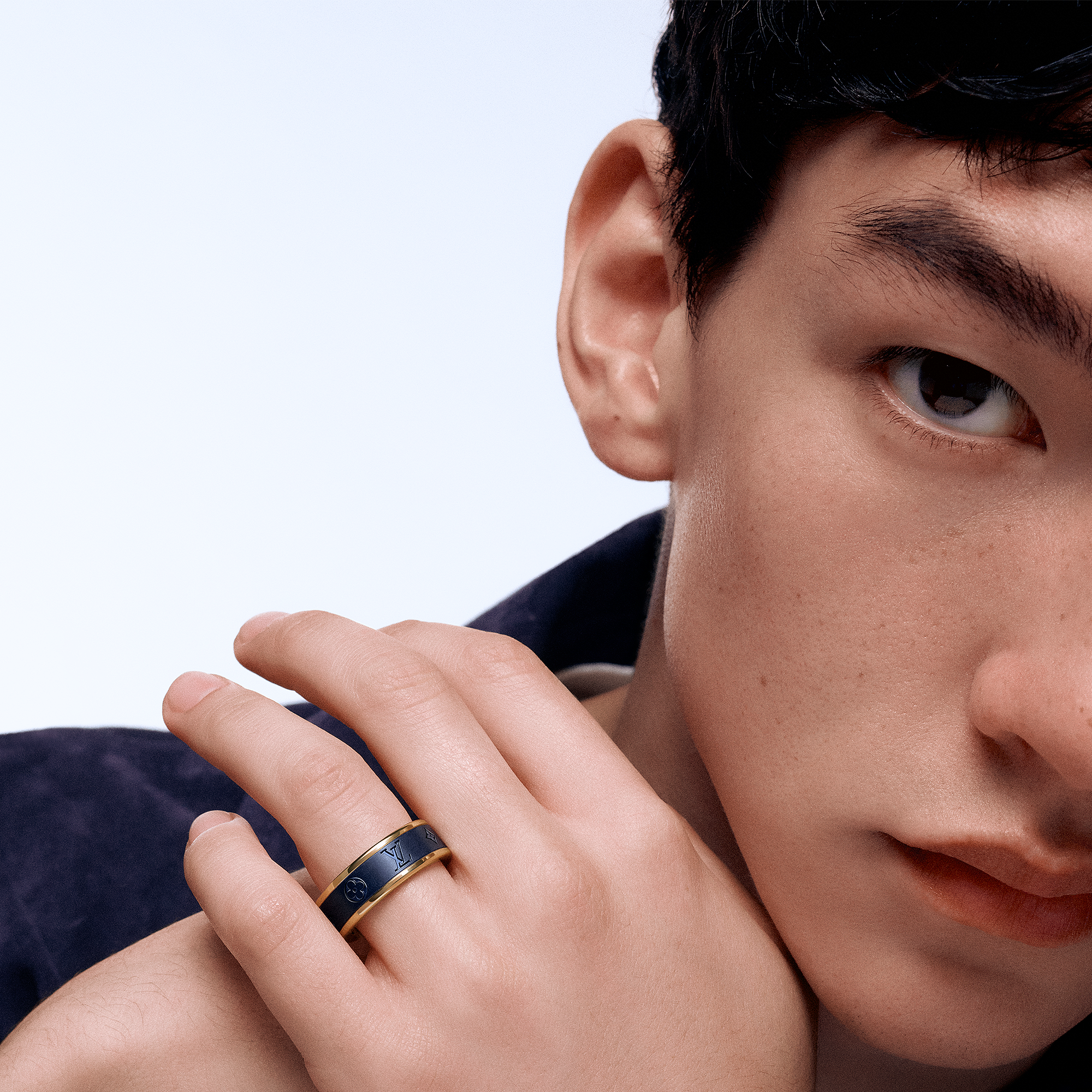 LES GASTON VUITTON 18K Gold Titanium Small Ring - 2