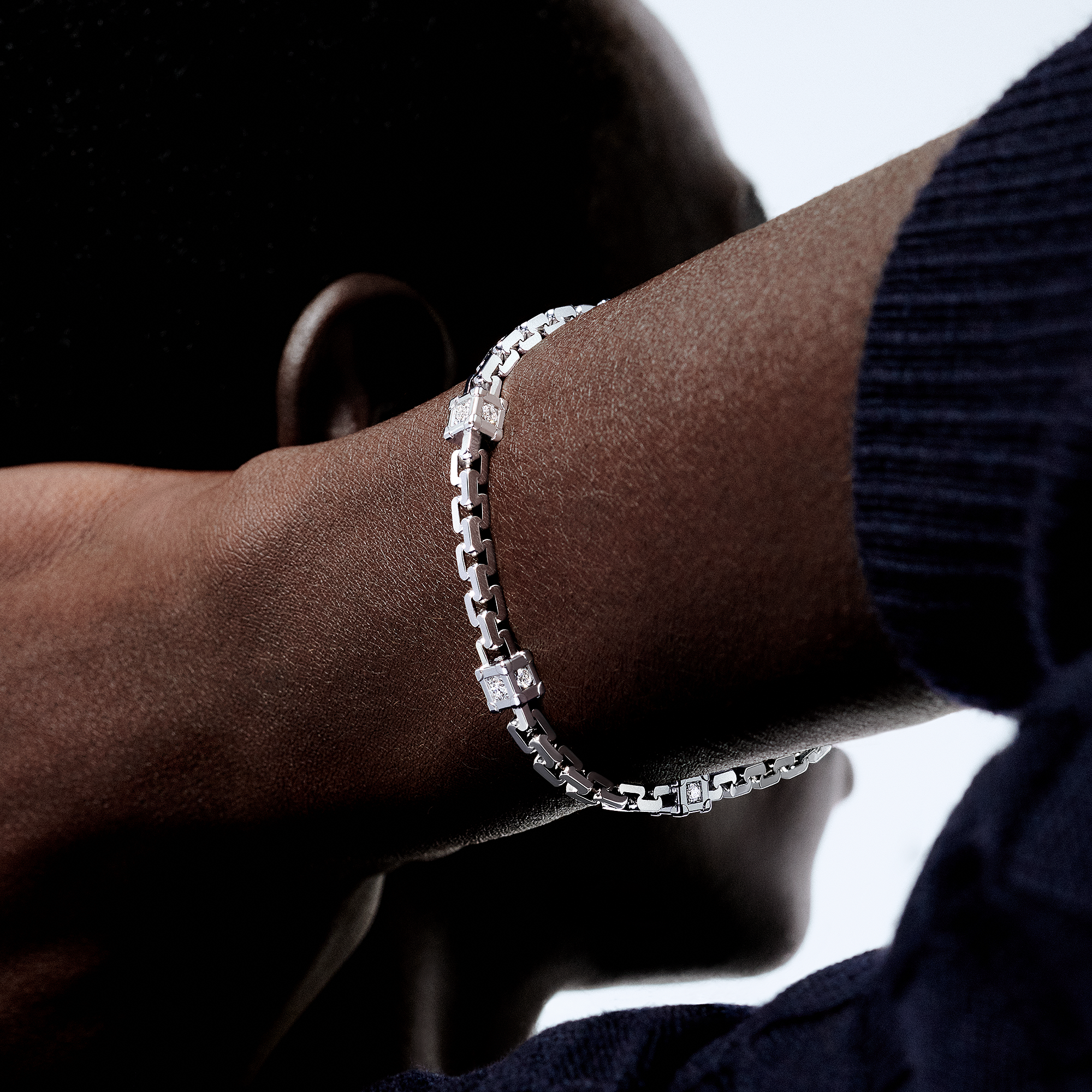 LES GASTONS VUITTON TRUNK 18K Gold Diamond Bracelet - 8