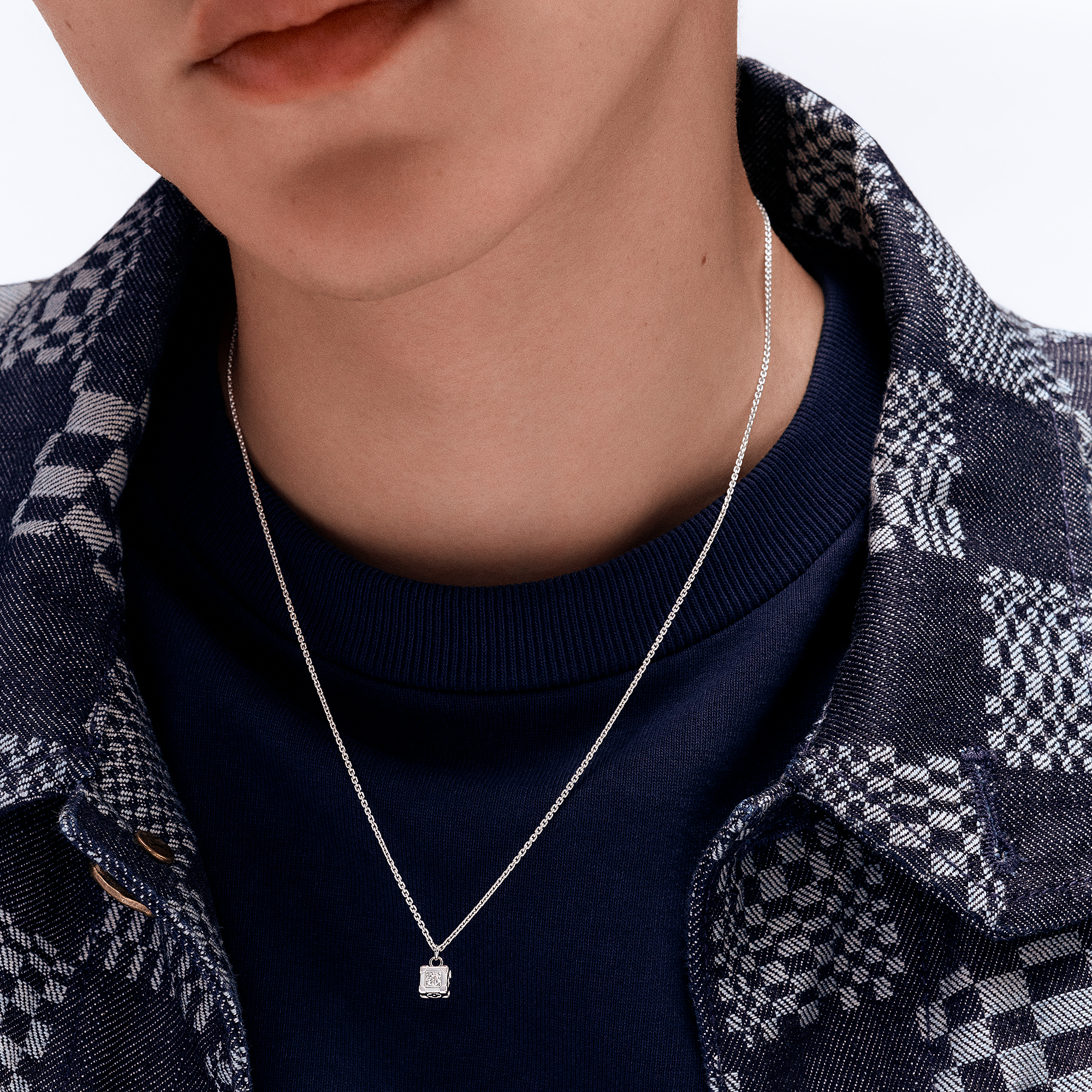 LES GASTONS VUITTON TRUNK 18K Gold Diamond Necklace - 7
