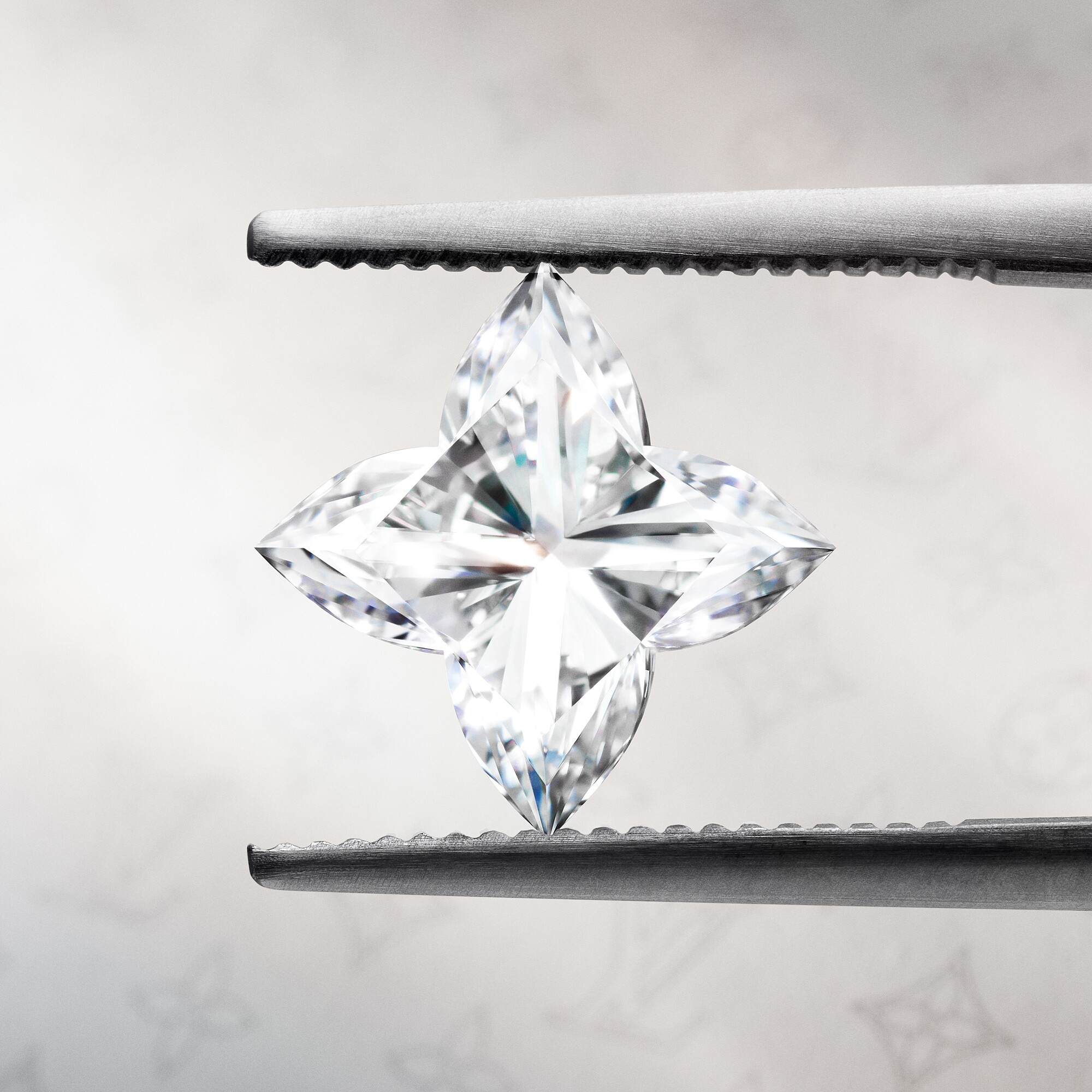 LV Diamonds Pavé Solitaire LV Monogram Star Cut Diamond Ring - 2