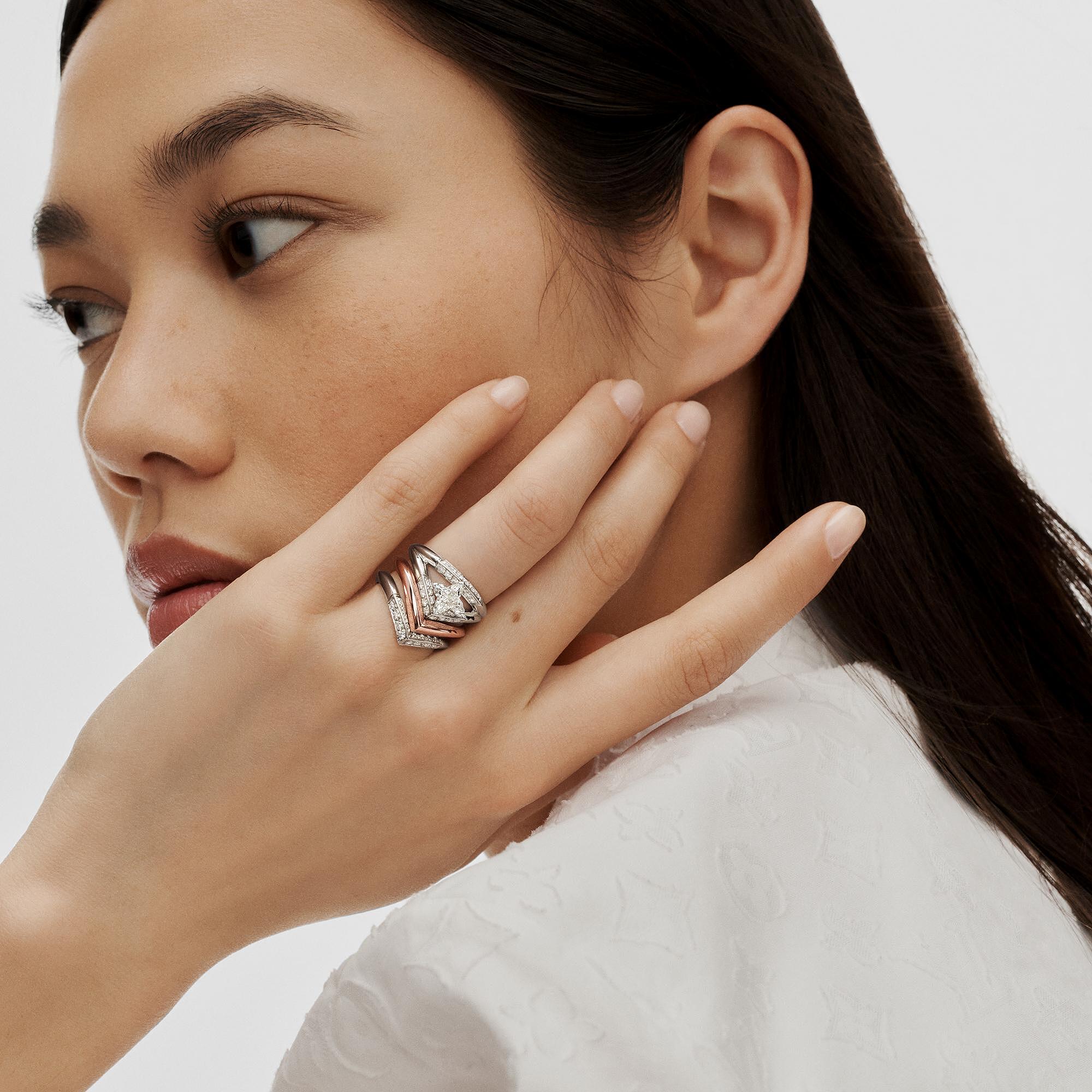 LV DIAMONDS V 18K Gold Ring - 3