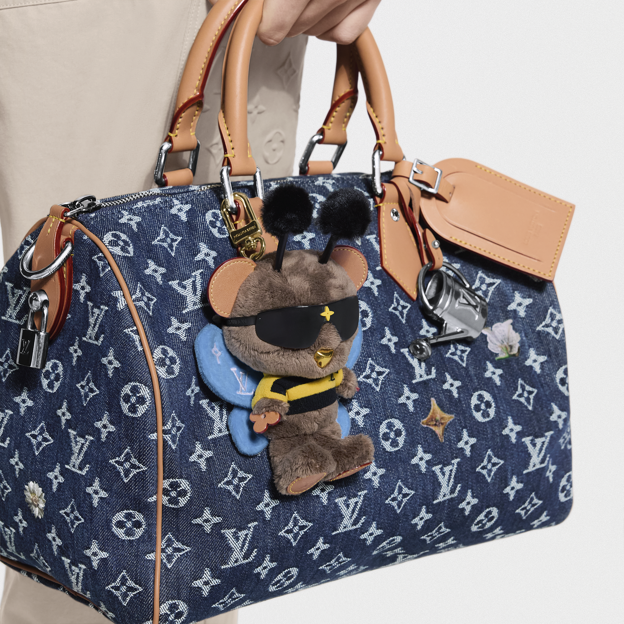 LV LOUIS BEAR BEE bag charm - 2