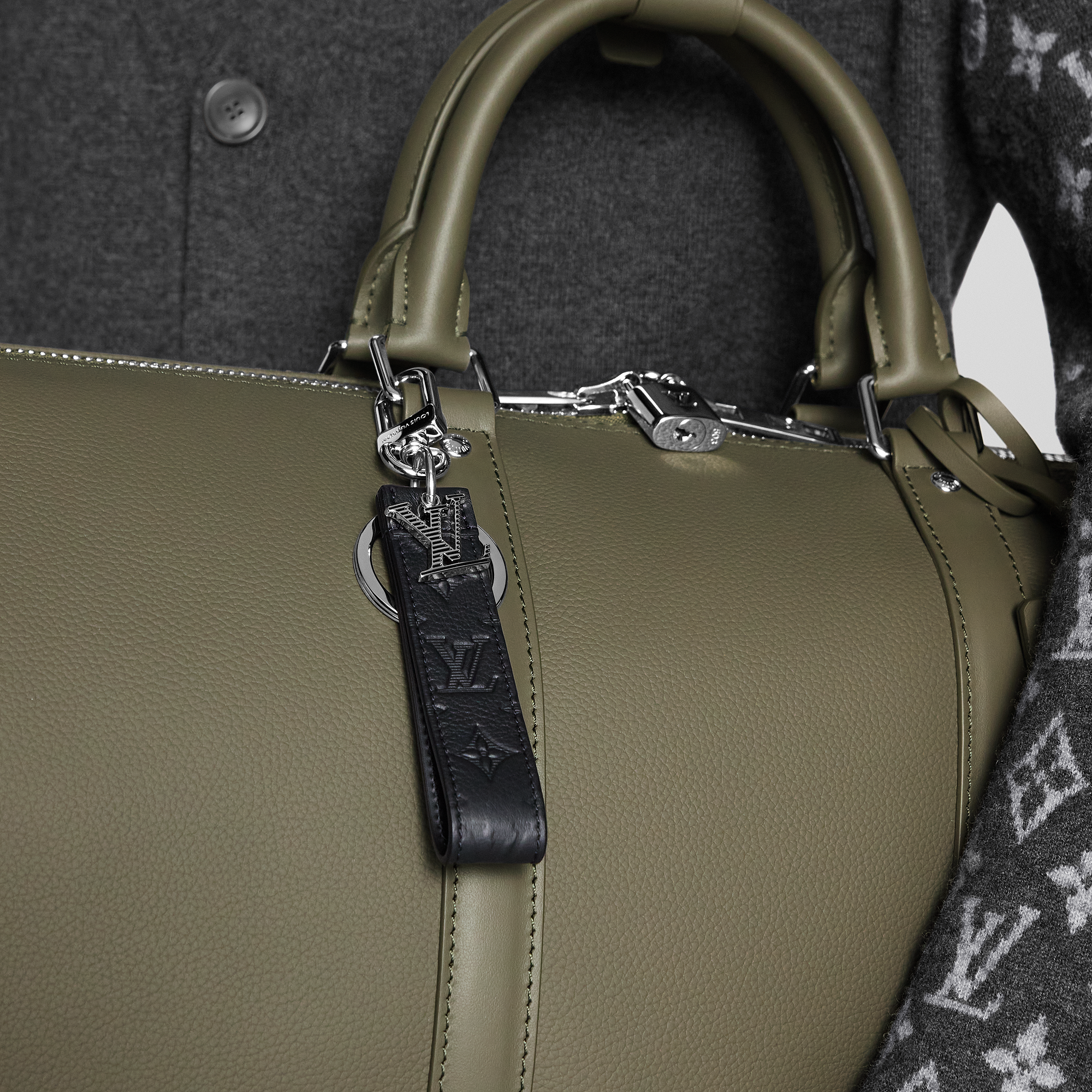 LV SHADOW DRAGONNE bag charm and keychain - 2