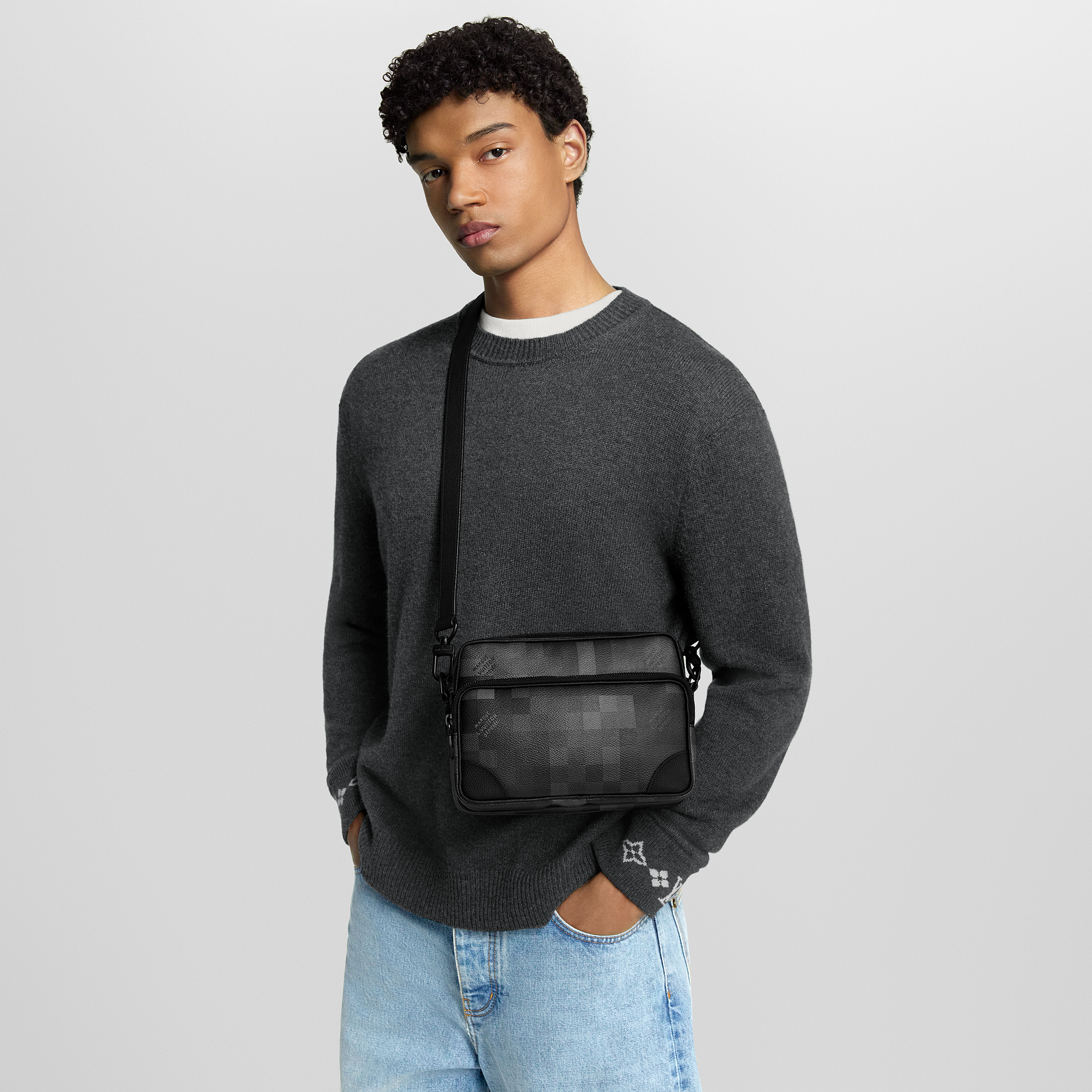 Hardware -- NIL messenger bag