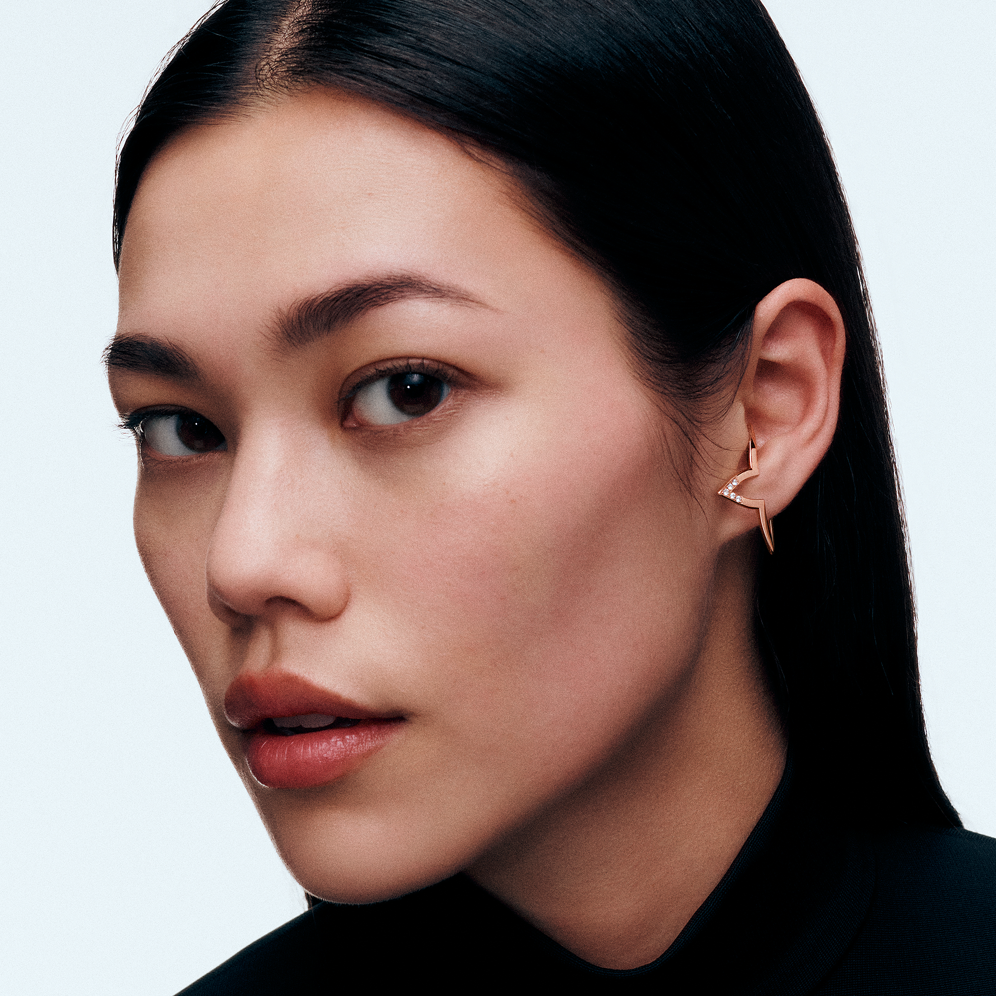 OMBRE BLOSSOM OVERLAP HOOP 18K Gold Diamond Earrings - 2