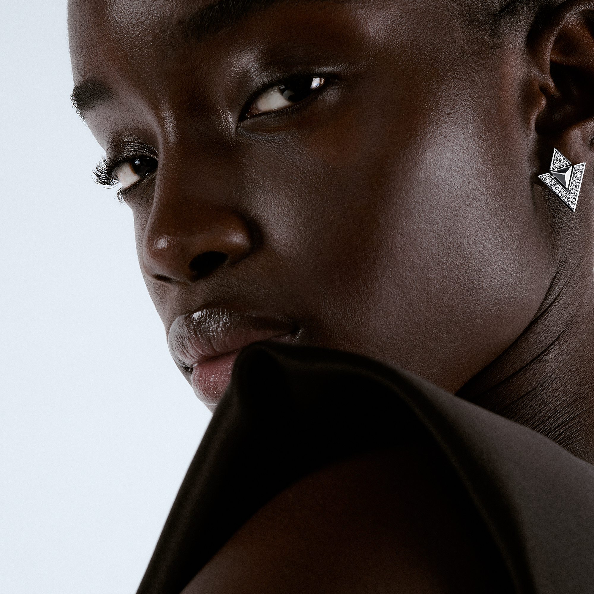 PURE V 18K Gold Diamond Earrings - 3