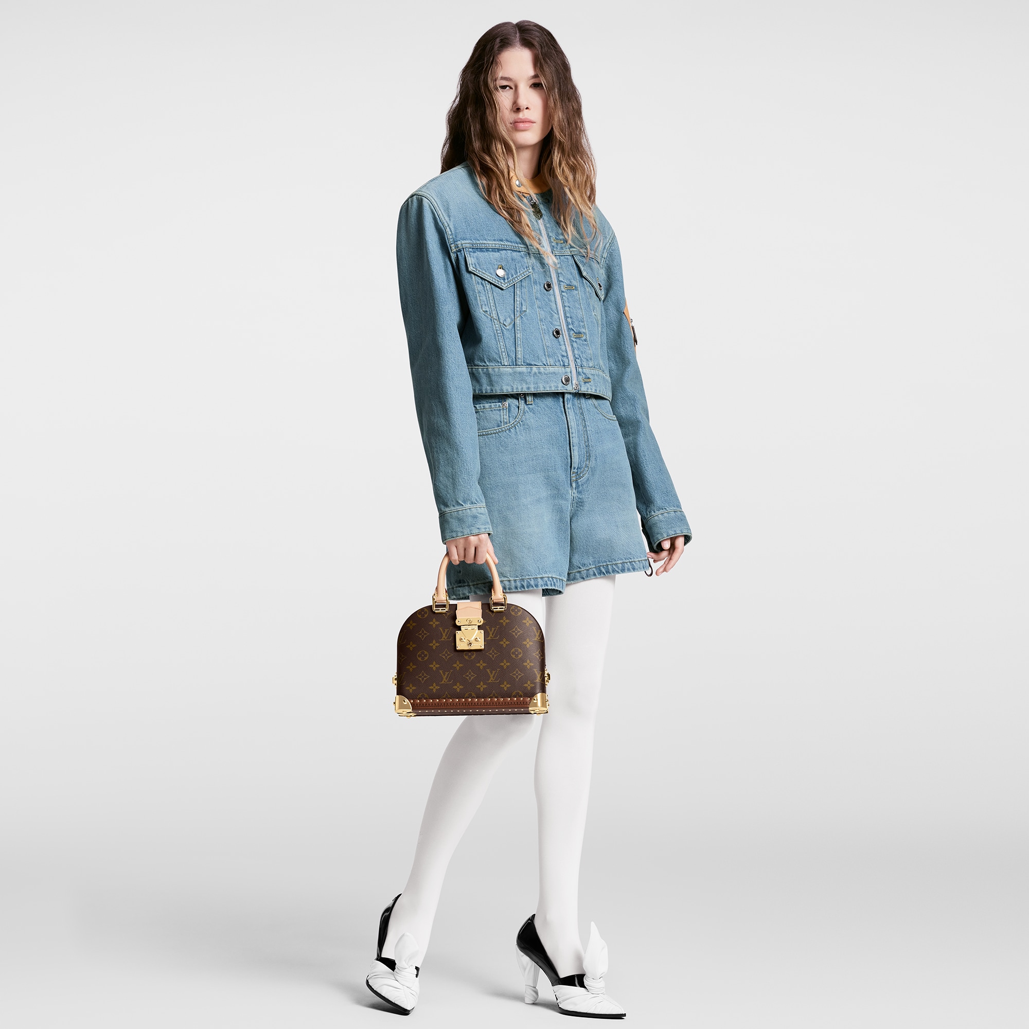 LV} - LVMonogram - LVLes Extraordinaires硬箱系列 | 路易威登LOUIS VUITTON官网 (产品缩放)