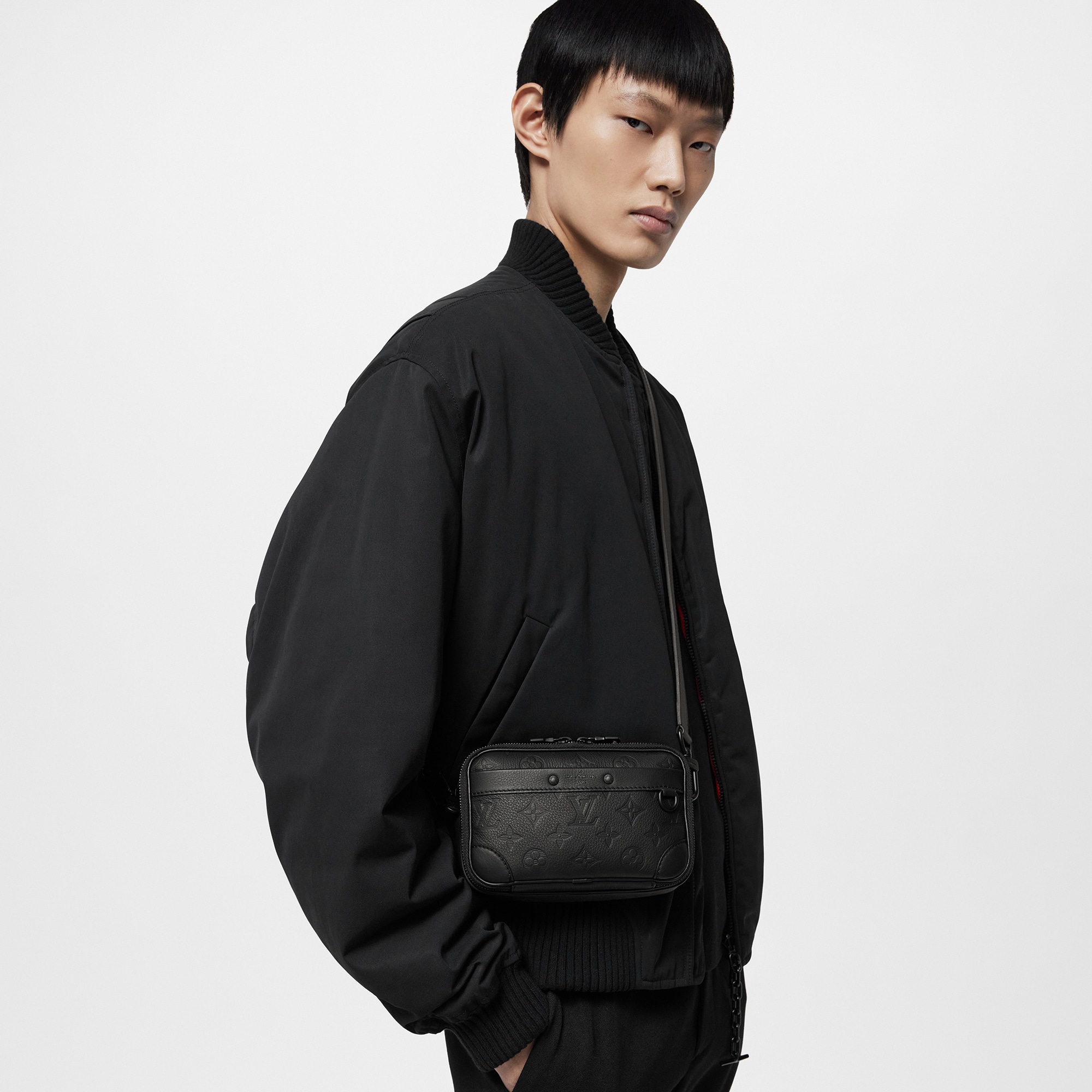 LV} - LVMonogram Shadow Leather - LV男士时尚包袋 | 路易威登LOUIS VUITTON官网 (产品缩放)