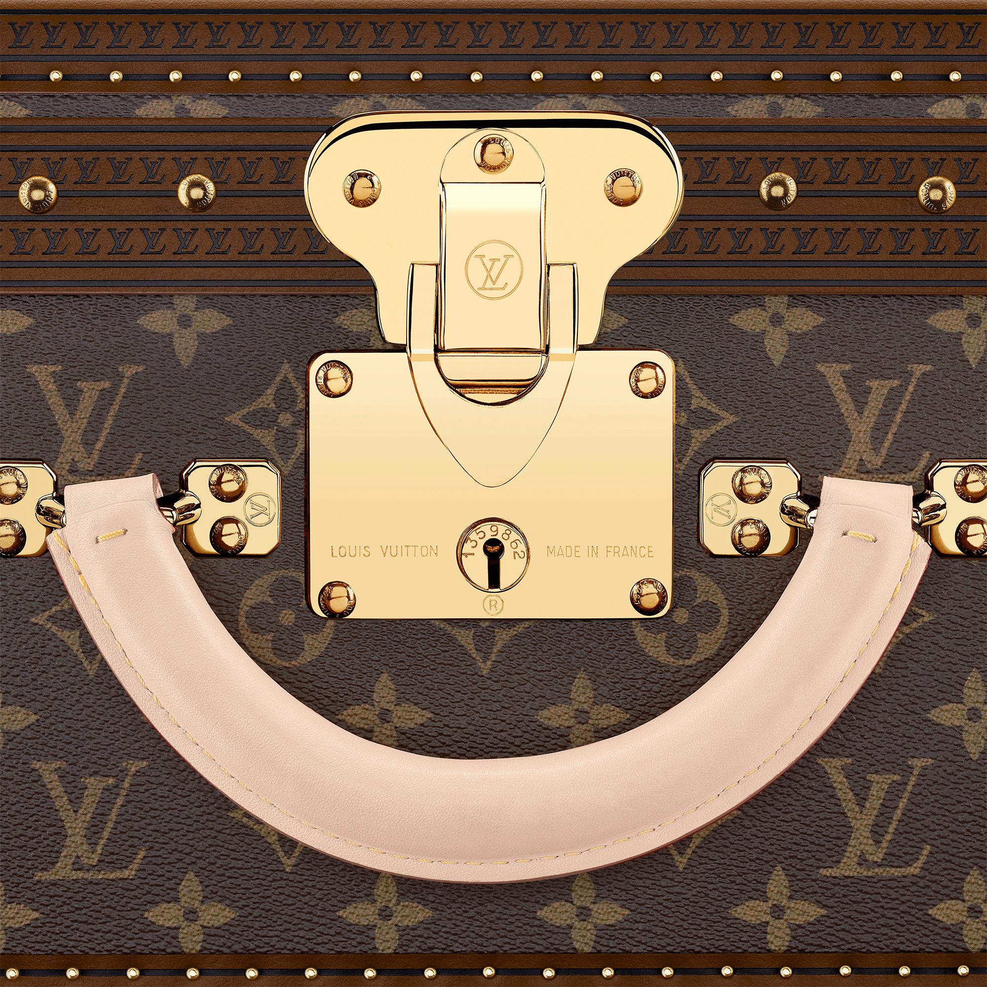 LV} - LVMonogram - LVLes Extraordinaires硬箱系列 | 路易威登LOUIS VUITTON官网 (产品缩放)
