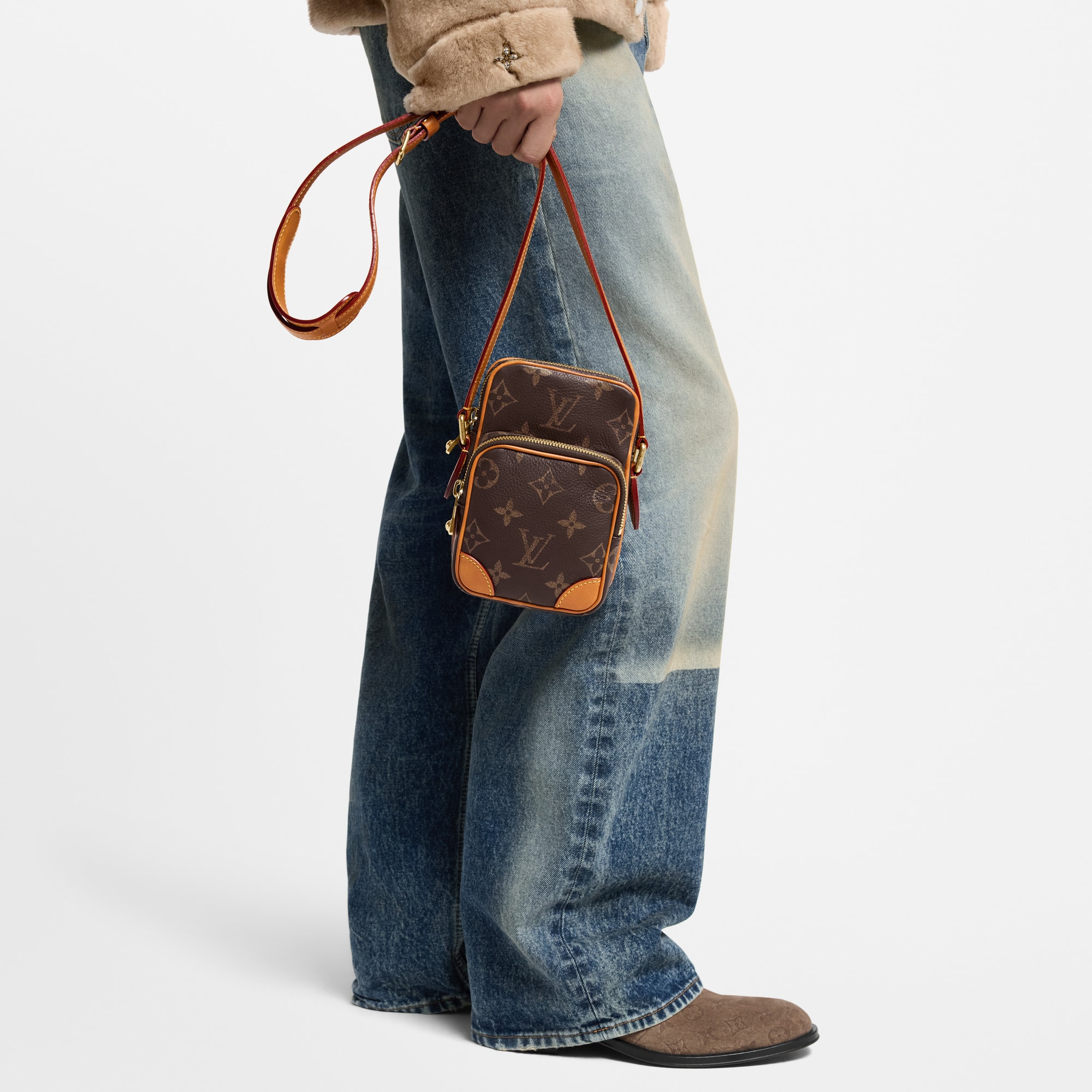 LV} - LVAutres Cuirs Monogram - LV包袋和小型皮具男士包袋 | 路易威登LOUIS VUITTON官网 (产品缩放)