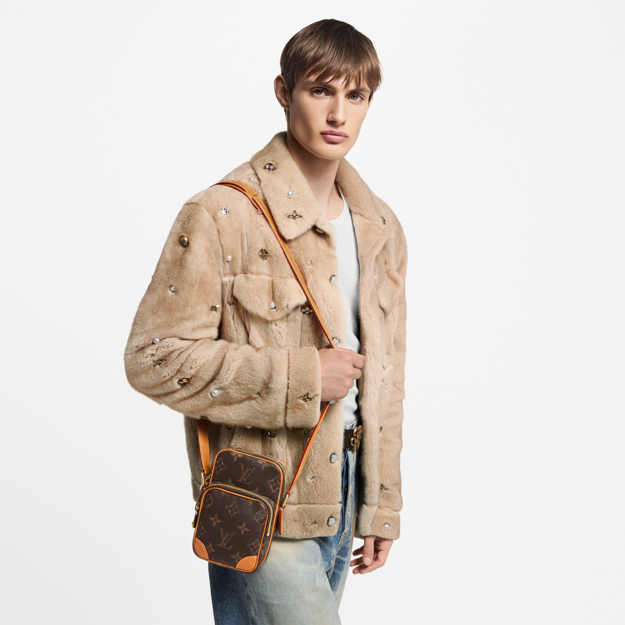 LV} - LVAutres Cuirs Monogram - LV包袋和小型皮具男士包袋 | 路易威登LOUIS VUITTON官网 (产品缩放)