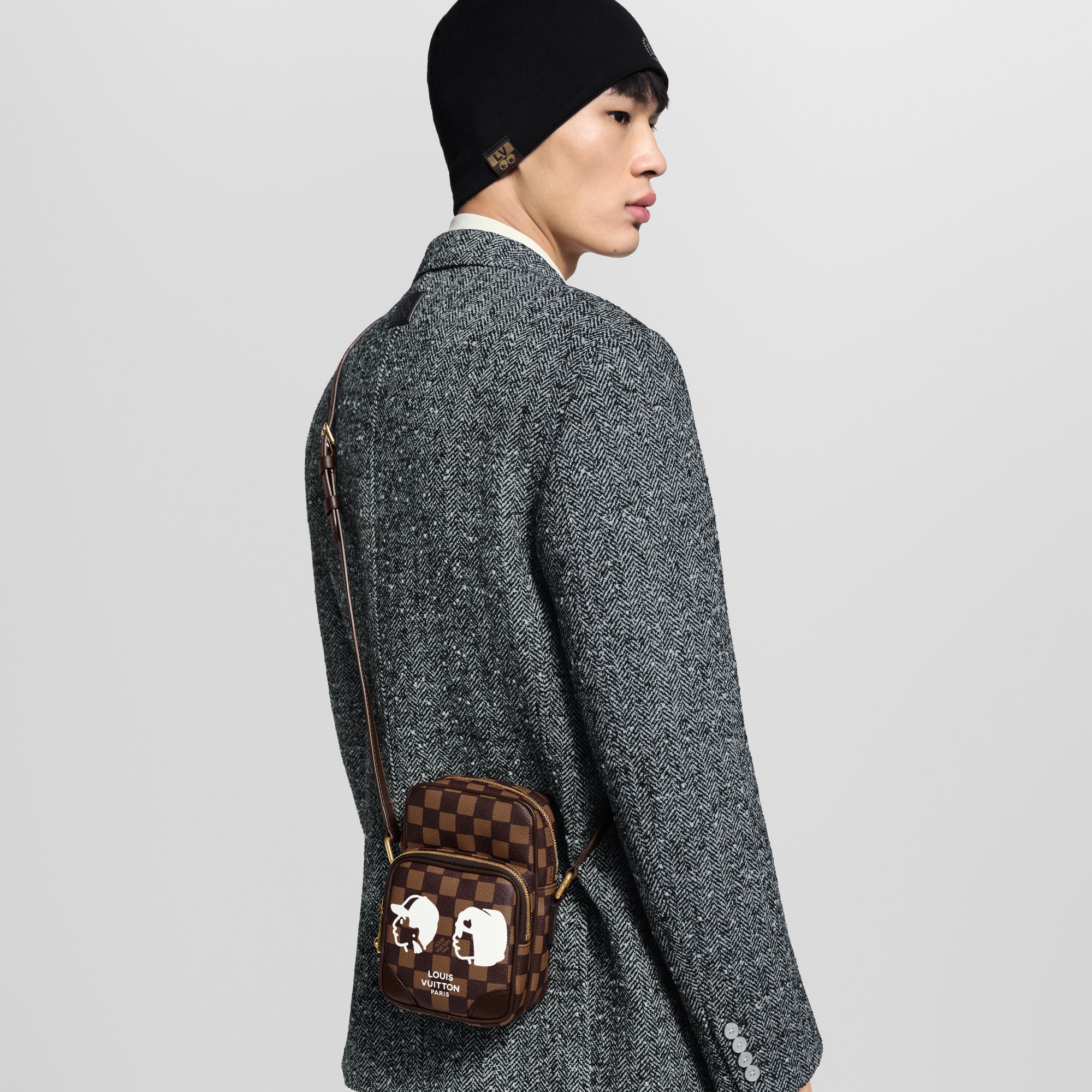 LV} - LVDamier Ebene - LV包袋和小型皮具男士包袋 | 路易威登LOUIS VUITTON官网 (产品缩放)