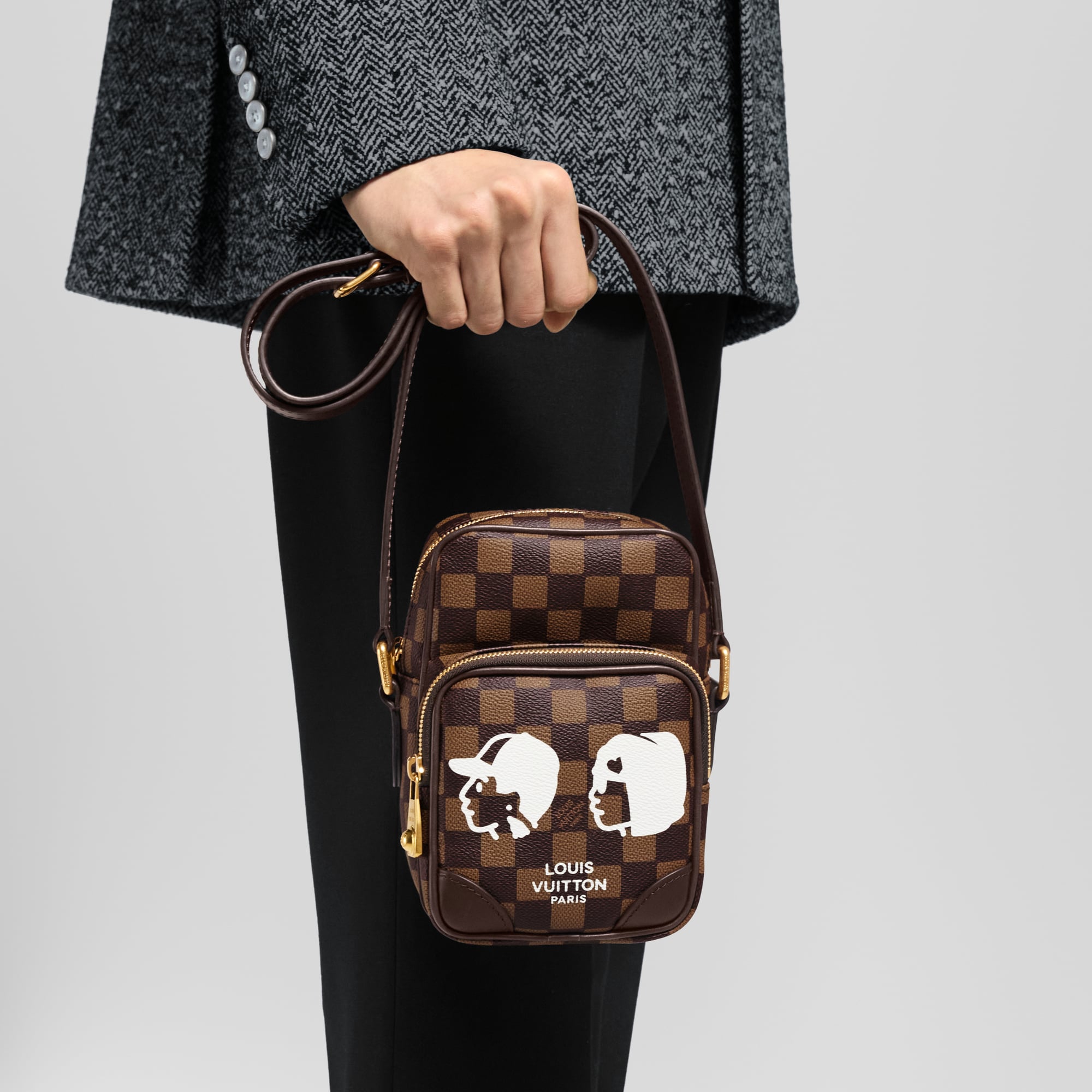 LV} - LVDamier Ebene - LV包袋和小型皮具男士包袋 | 路易威登LOUIS VUITTON官网 (产品缩放)