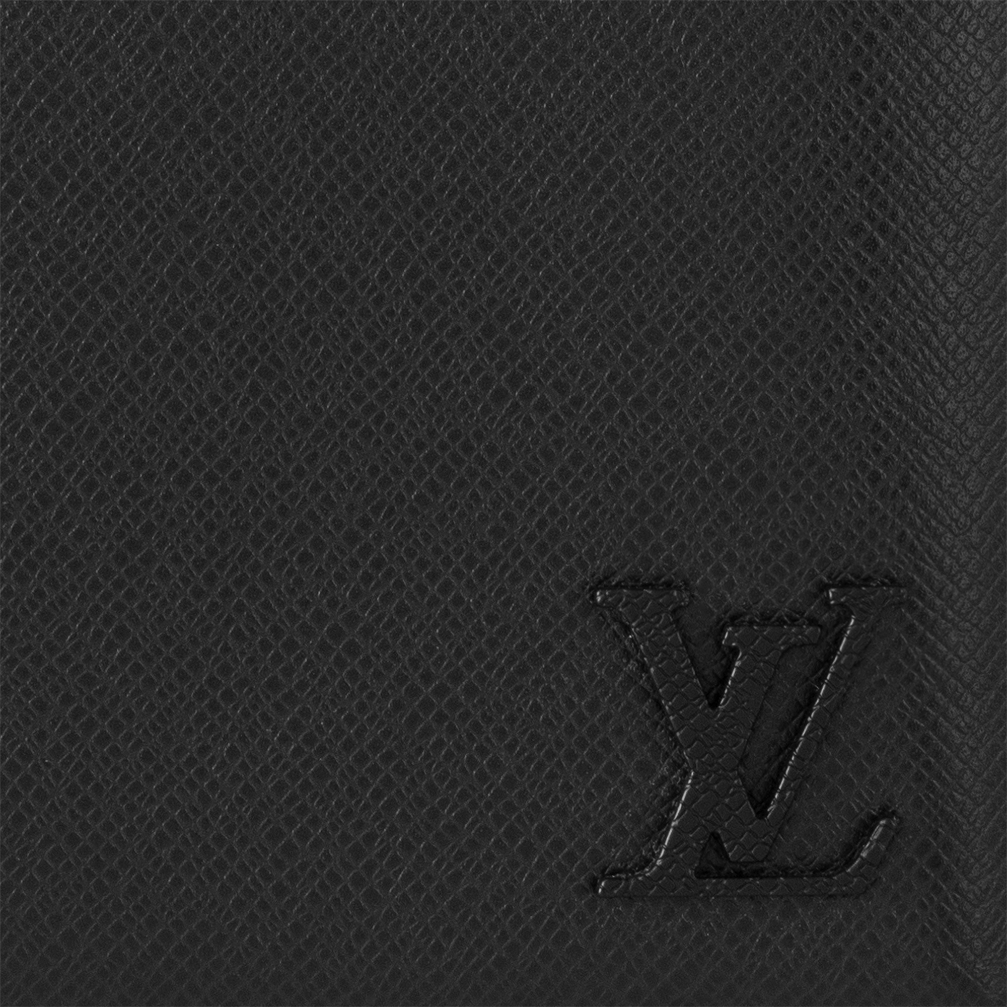LV} - LVTaiga - LV新品系列男士 | 路易威登LOUIS VUITTON官网 (产品缩放)