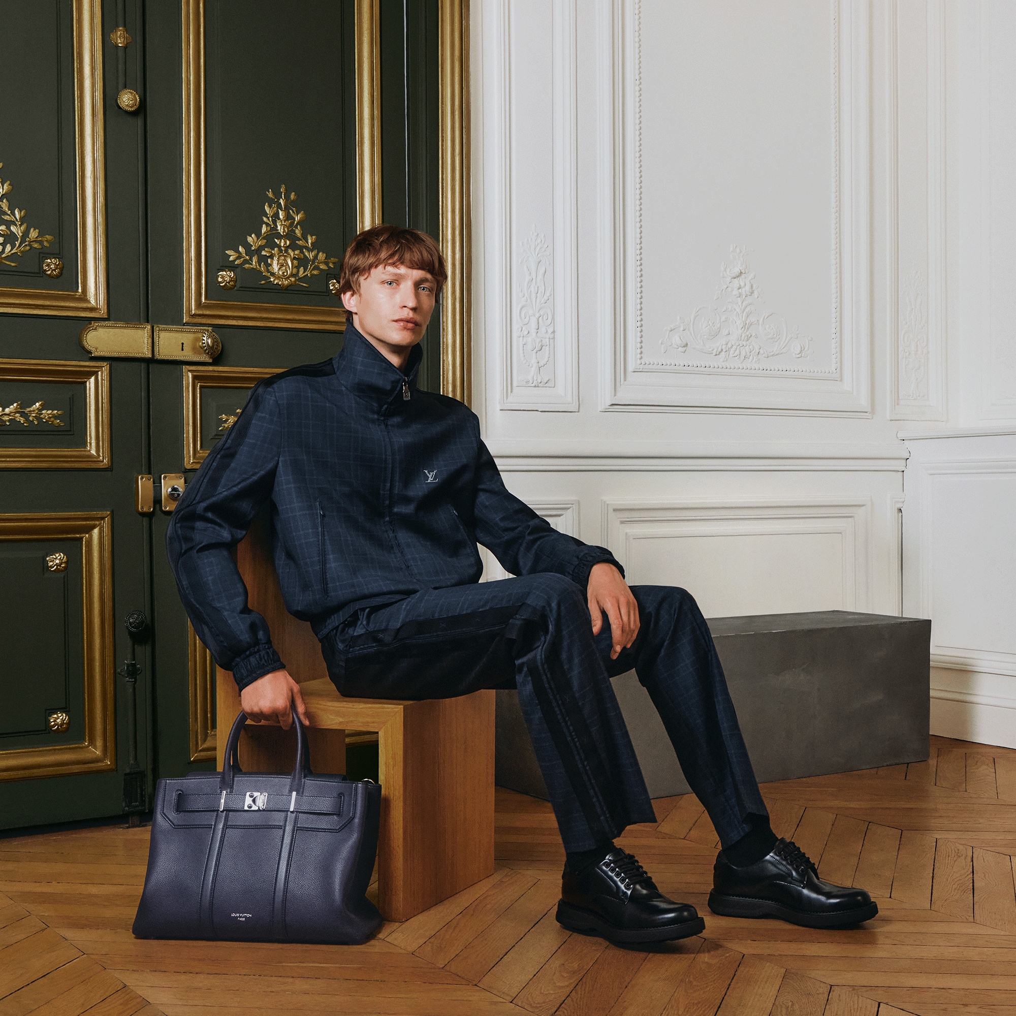 LV} - LV - LV男士鞋履系列 | 路易威登LOUIS VUITTON官网 (产品缩放)