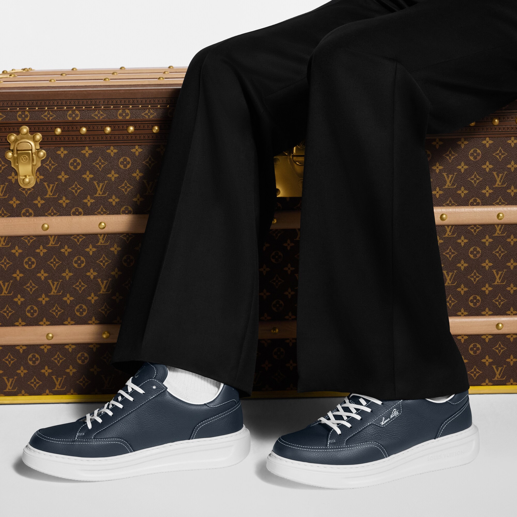 LV} - LV - LV男士鞋履系列 | 路易威登LOUIS VUITTON官网 (产品缩放)