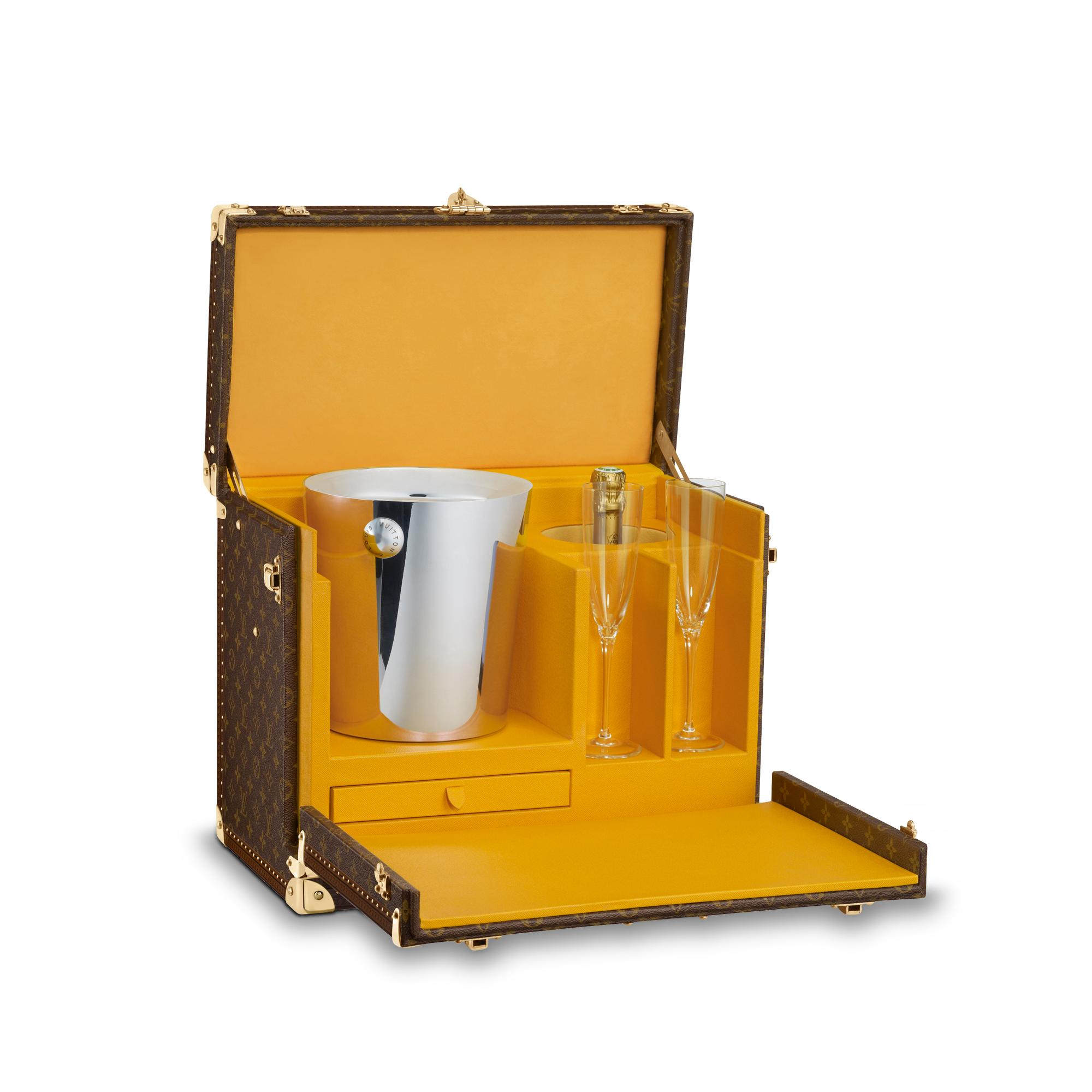 LV} - LVMonogram - LVLes Extraordinaires硬箱系列 | 路易威登LOUIS VUITTON官网 (产品缩放)