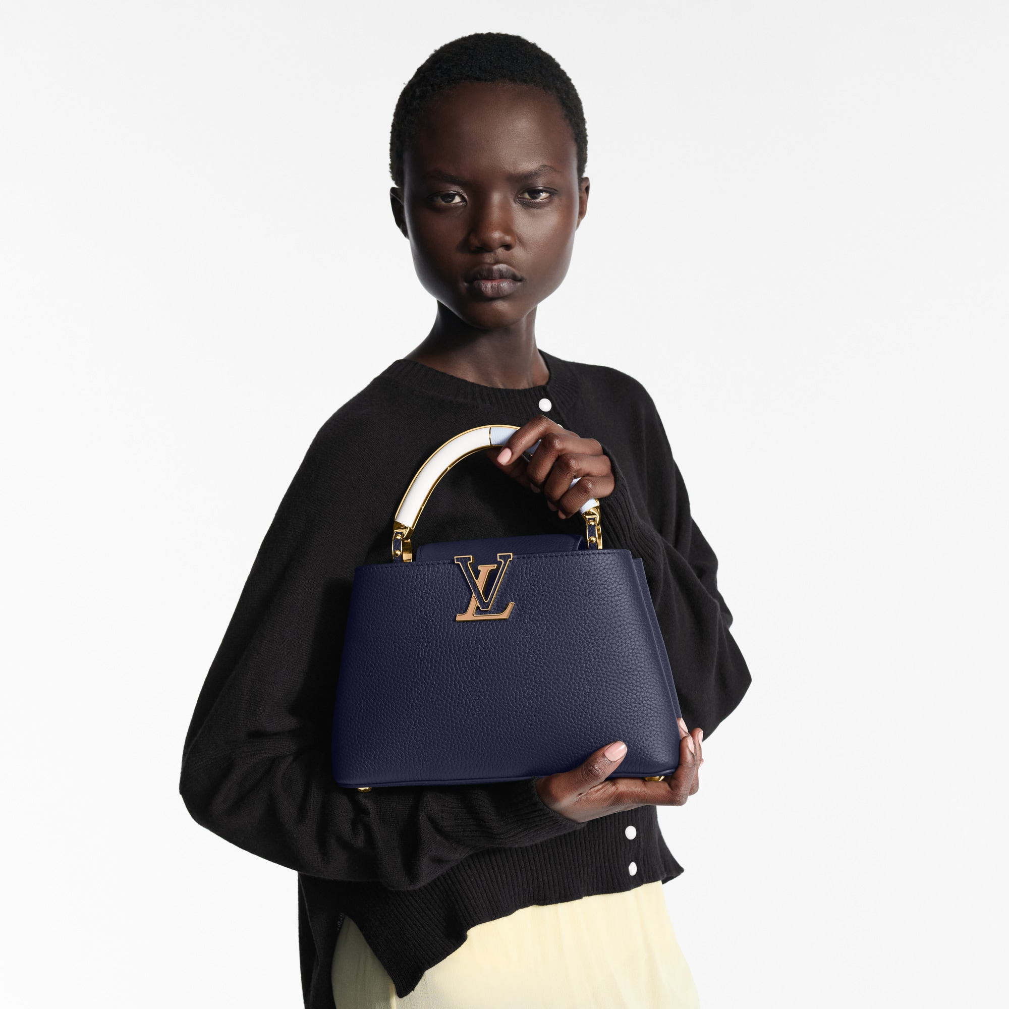 LV} - LVCapucines - LV女士时尚手袋 | 路易威登LOUIS VUITTON官网 (产品缩放)