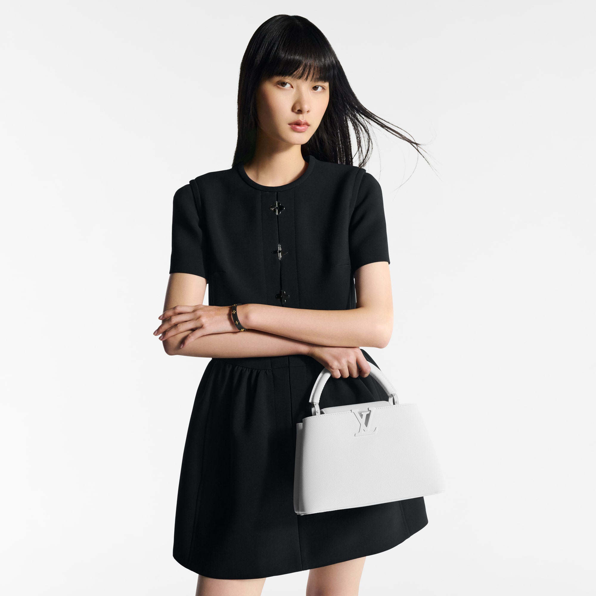 LV} - LVCapucines - LV女士时尚手袋 | 路易威登LOUIS VUITTON官网 (产品缩放)