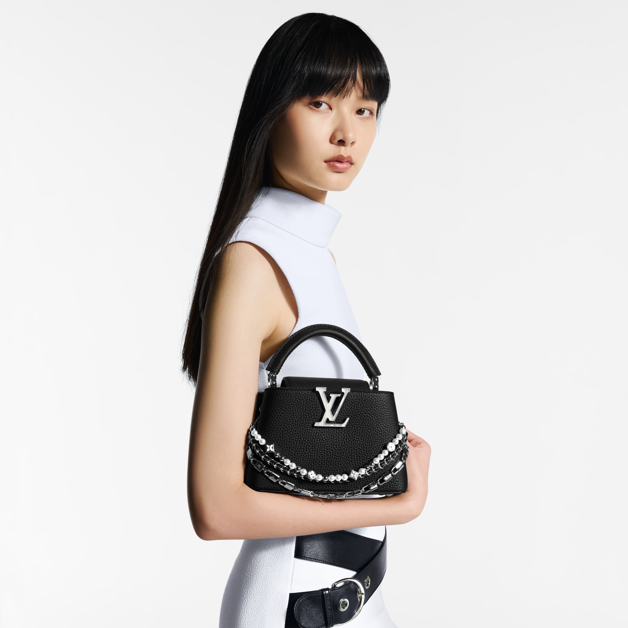 LV} - LVCapucines - LV女士时尚手袋 | 路易威登LOUIS VUITTON官网 (产品缩放)