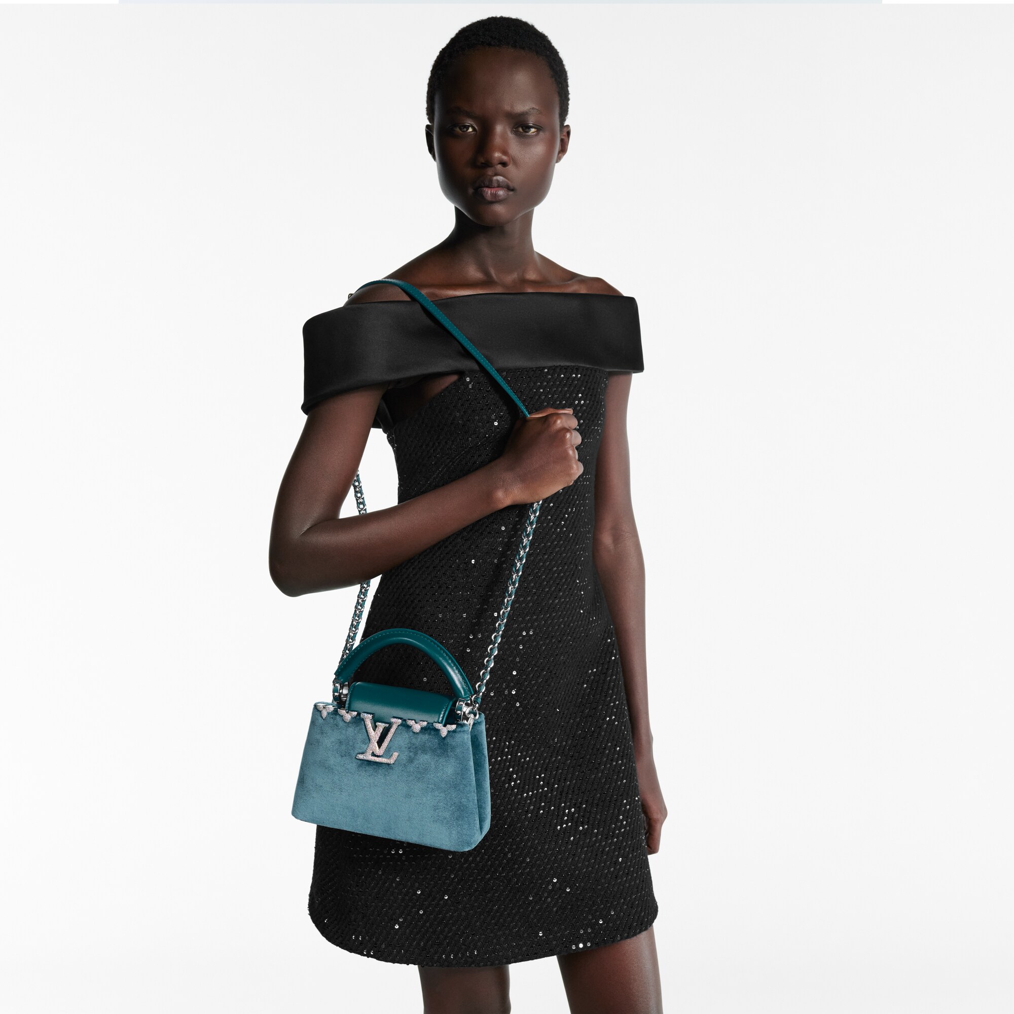 LV} - LVCapucines - LV女士时尚手袋 | 路易威登LOUIS VUITTON官网 (产品缩放)