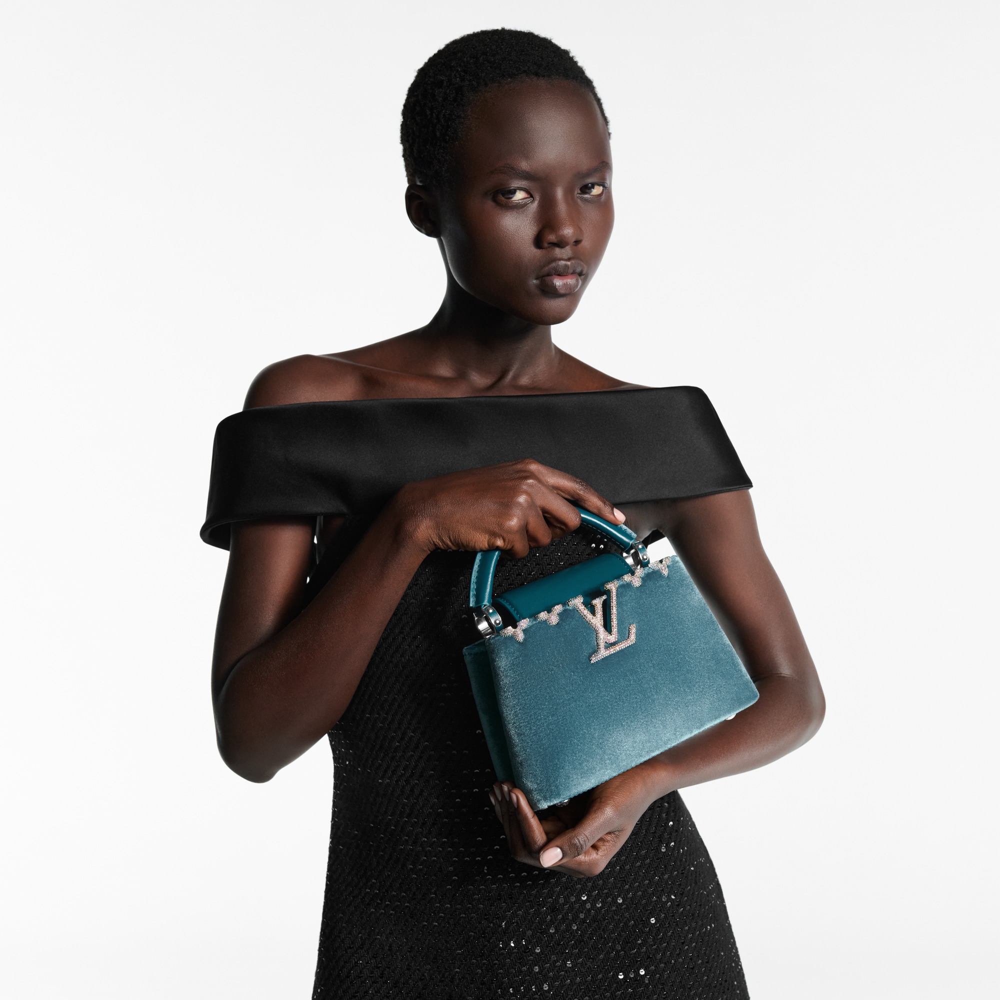 LV} - LVCapucines - LV女士时尚手袋 | 路易威登LOUIS VUITTON官网 (产品缩放)