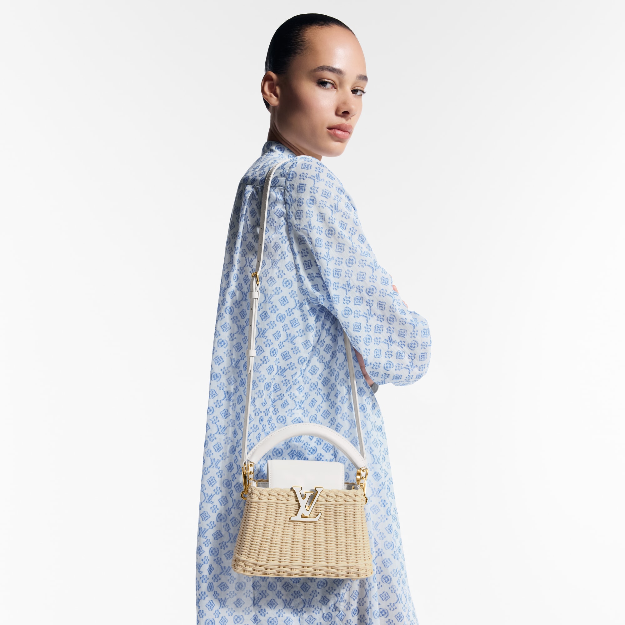 LV} - LVCapucines - LV女士时尚手袋 | 路易威登LOUIS VUITTON官网 (产品缩放)