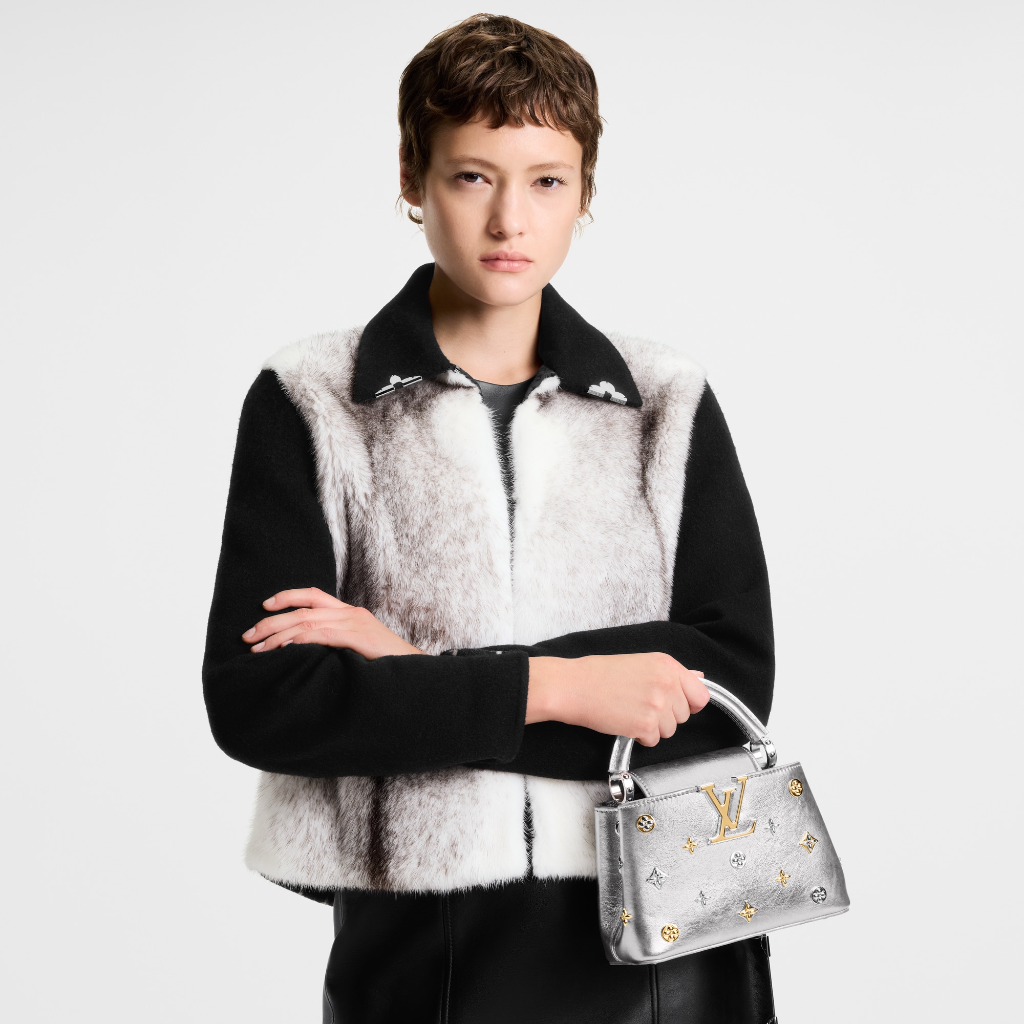 LV} - LVCapucines - LV女士时尚手袋 | 路易威登LOUIS VUITTON官网 (产品缩放)