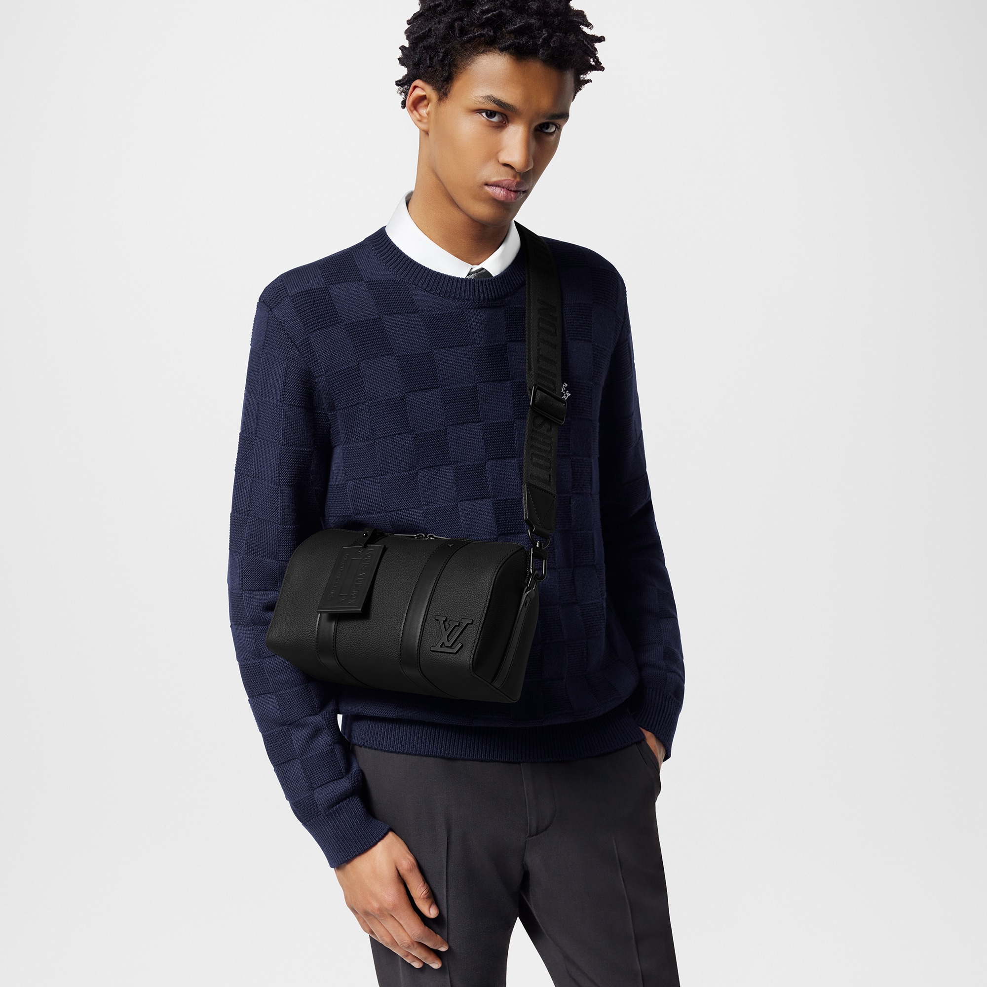 LV} - LVLV Aerogram - LV新品系列Holiday | 路易威登LOUIS VUITTON官网 (产品缩放)