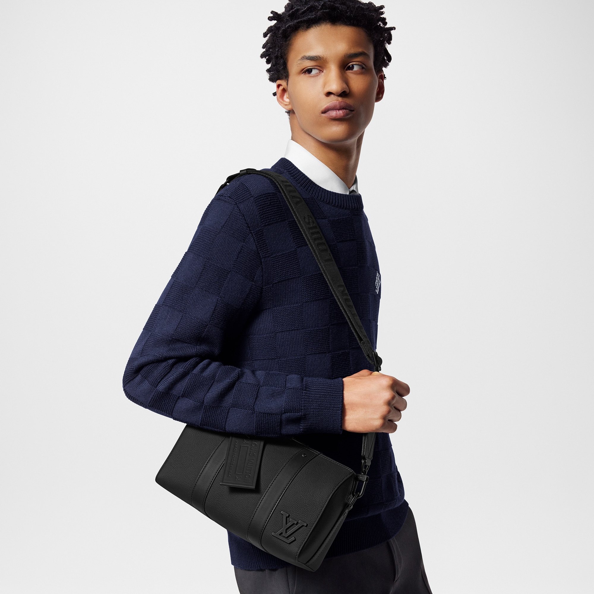 LV} - LVLV Aerogram - LV新品系列Holiday | 路易威登LOUIS VUITTON官网 (产品缩放)