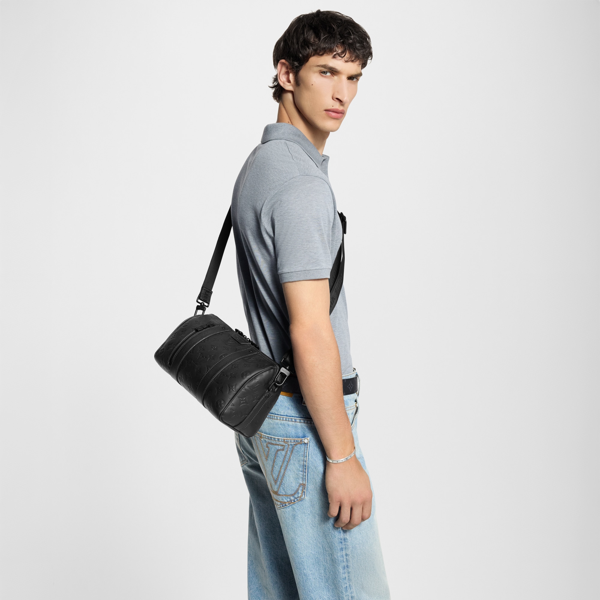 LV} - LVMonogram Shadow Leather - LV包袋和小型皮具男士包袋 | 路易威登LOUIS VUITTON官网 (产品缩放)