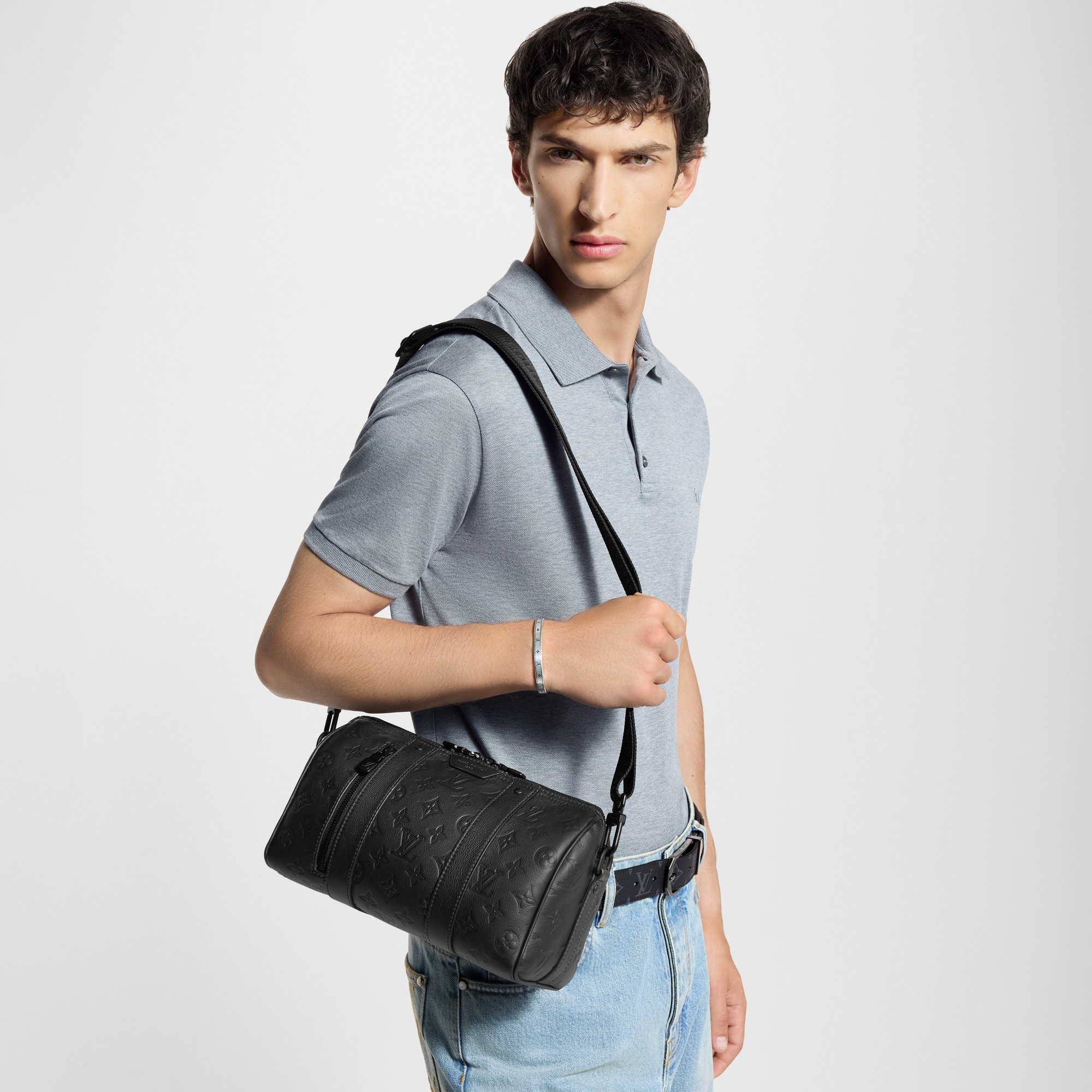LV} - LVMonogram Shadow Leather - LV包袋和小型皮具男士包袋 | 路易威登LOUIS VUITTON官网 (产品缩放)