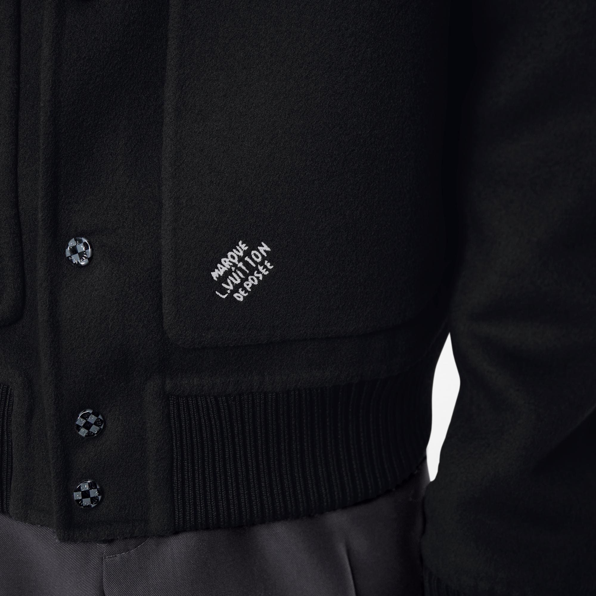 LV} - LV - LV男士Discontinued Product | 路易威登LOUIS VUITTON官网 (产品缩放)
