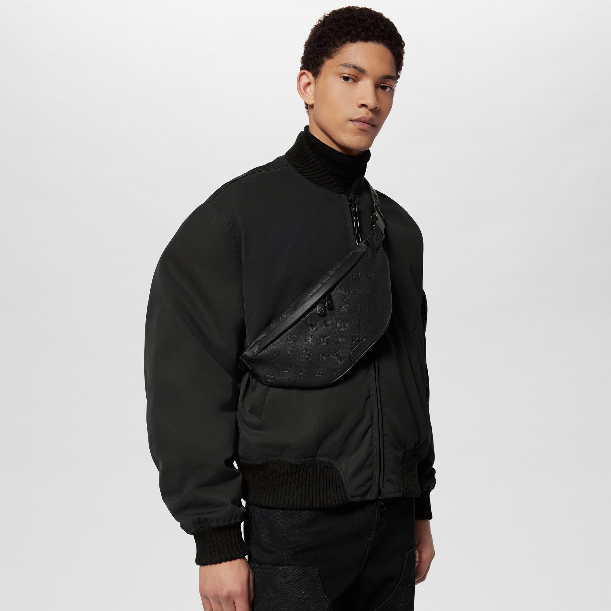 LV} - LVMonogram Shadow Leather - LV男士时尚包袋 | 路易威登LOUIS VUITTON官网 (产品缩放)