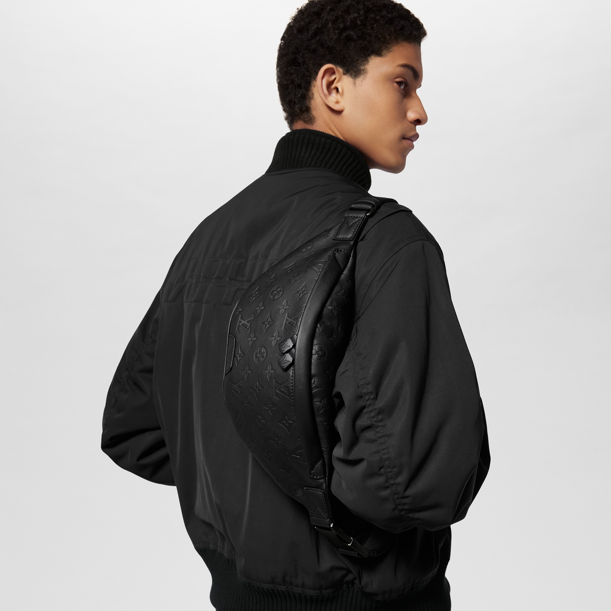 LV} - LVMonogram Shadow Leather - LV男士时尚包袋 | 路易威登LOUIS VUITTON官网 (产品缩放)