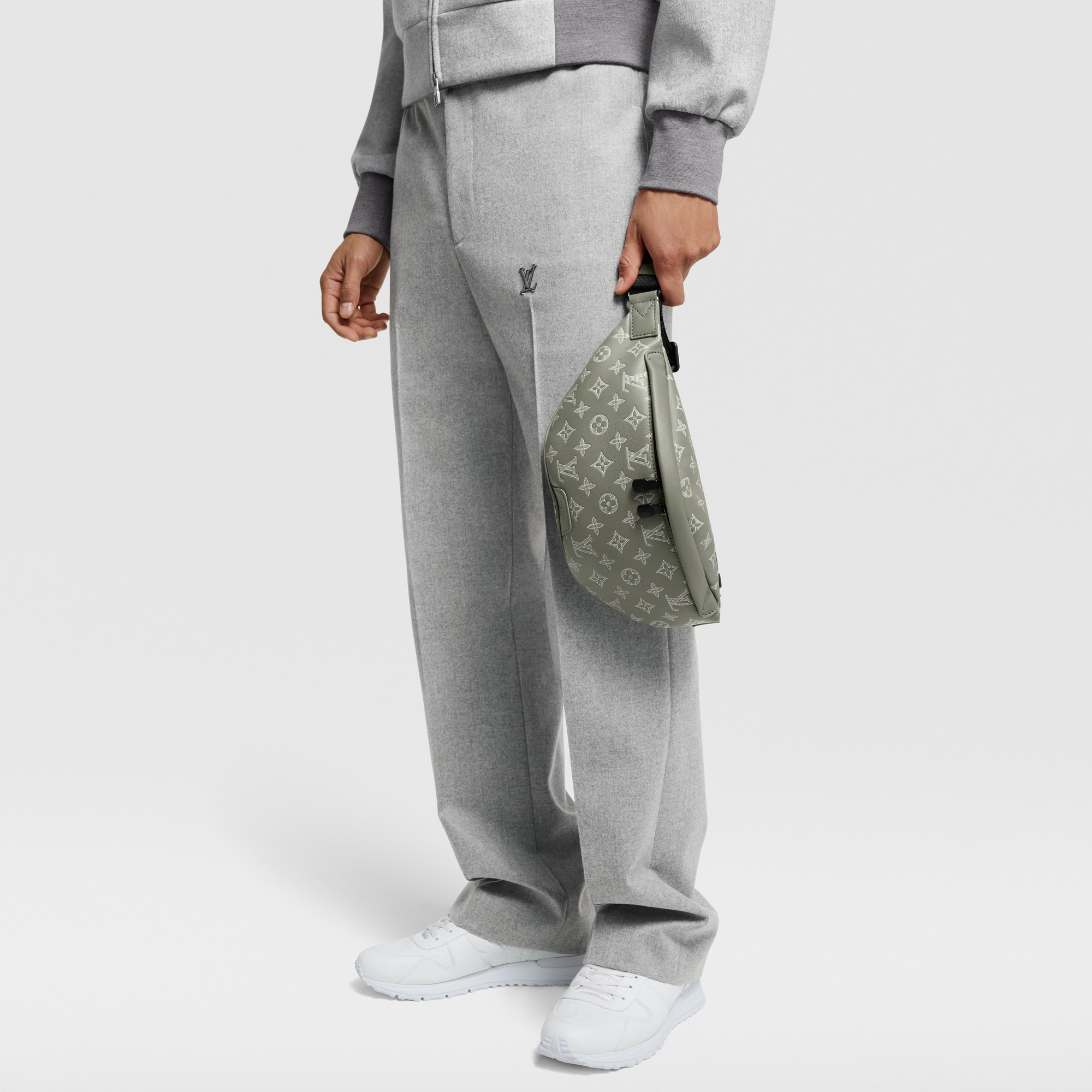 LV} - LVMonogram Shadow Leather - LV包袋和小型皮具男士包袋 | 路易威登LOUIS VUITTON官网 (产品缩放)