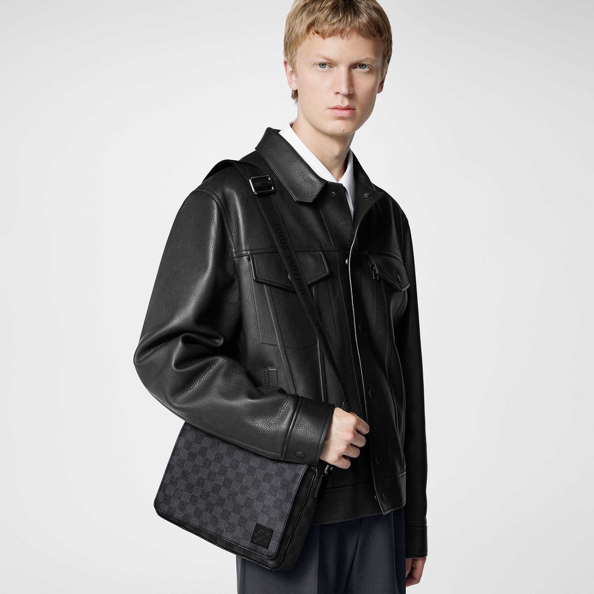 LV} - LVDamier Graphite - LV男士时尚包袋 | 路易威登LOUIS VUITTON官网 (产品缩放)