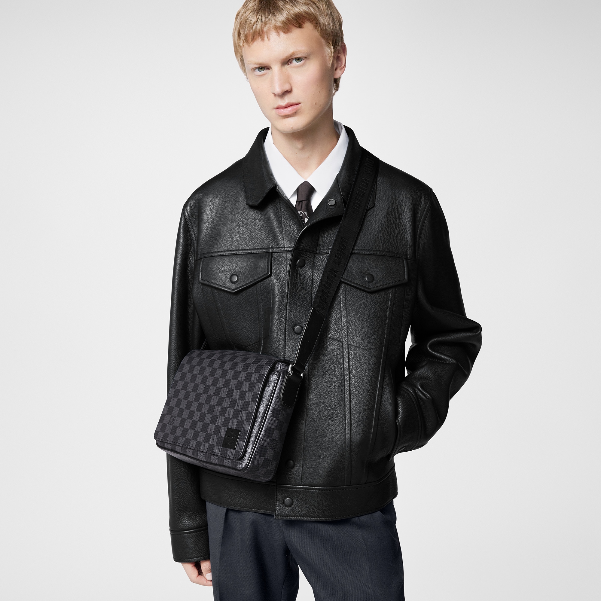 LV} - LVDamier Graphite - LV男士时尚包袋 | 路易威登LOUIS VUITTON官网 (产品缩放)