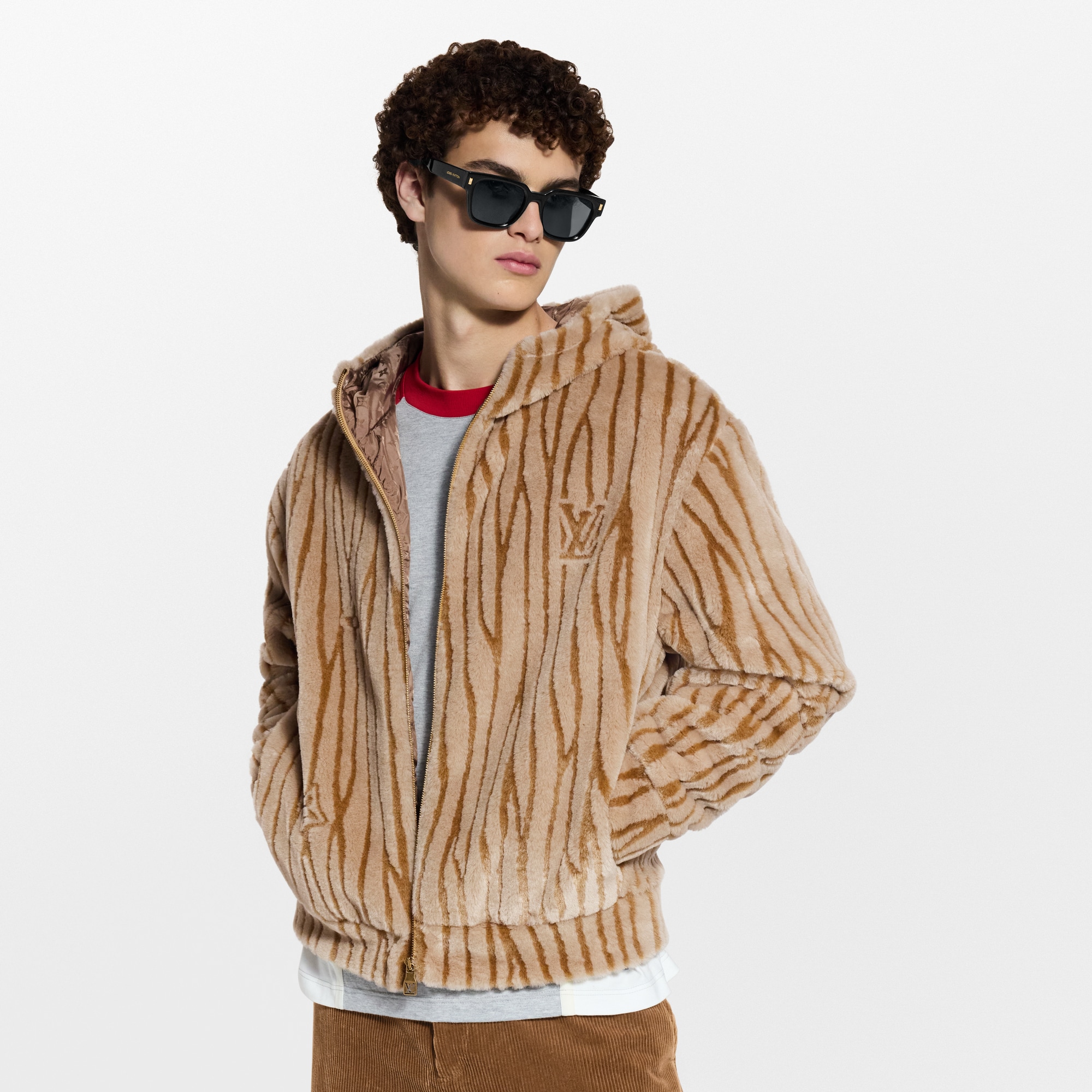 LV} - LV - LV新品系列男士 | 路易威登LOUIS VUITTON官网 (产品缩放)
