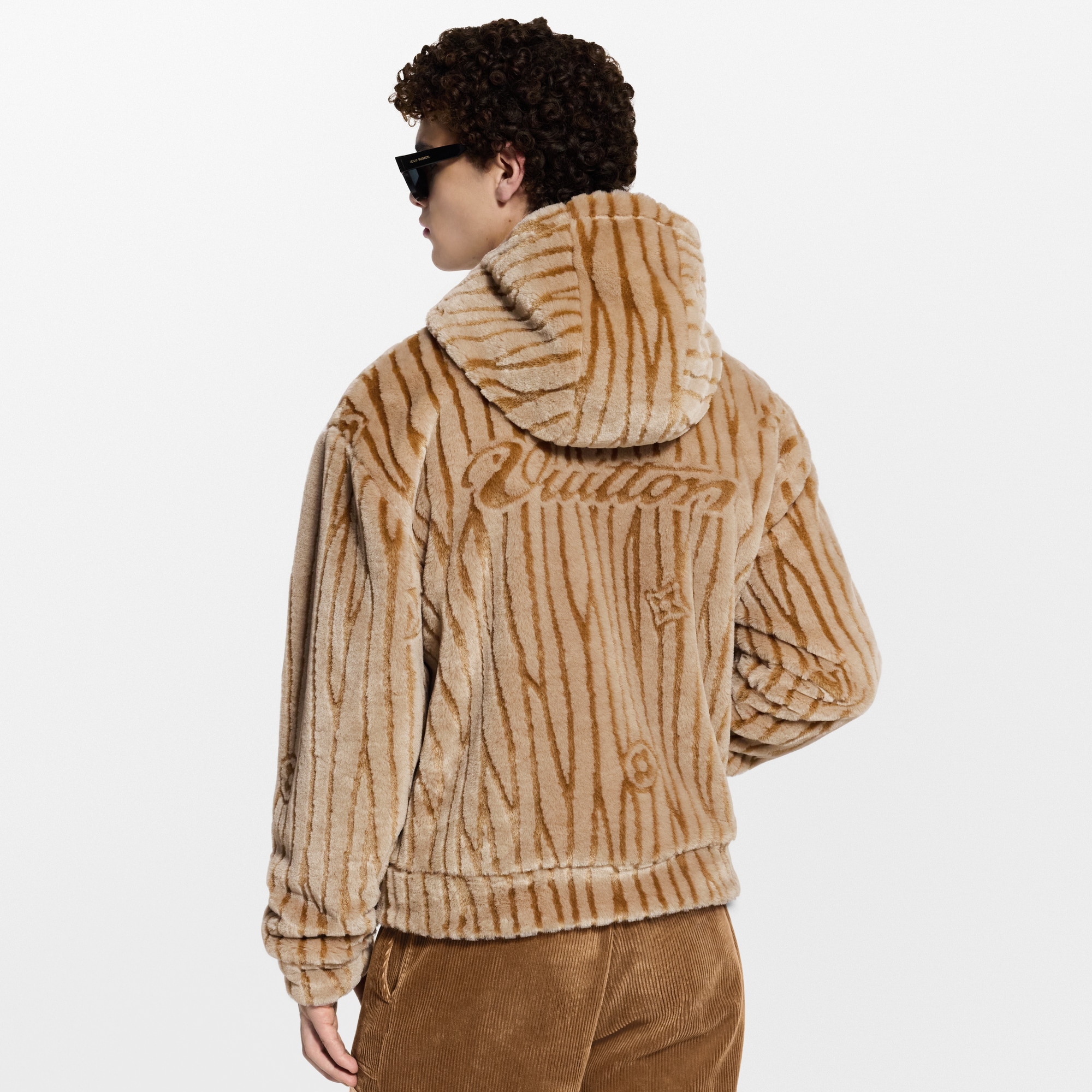 LV} - LV - LV新品系列男士 | 路易威登LOUIS VUITTON官网 (产品缩放)