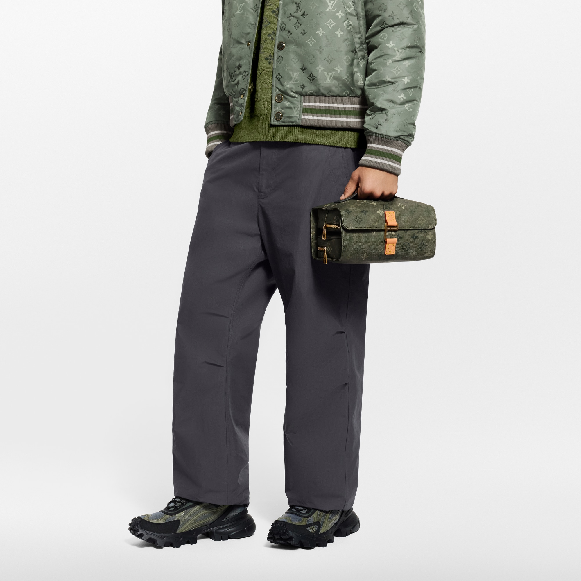 LV} - LVMonogram Other - LV男士旅行用品 | 路易威登LOUIS VUITTON官网 (产品缩放)