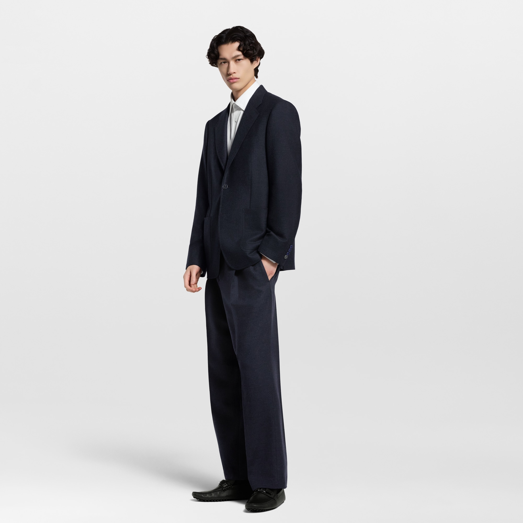 LV} - LV - LV男士鞋履系列 | 路易威登LOUIS VUITTON官网 (产品缩放)