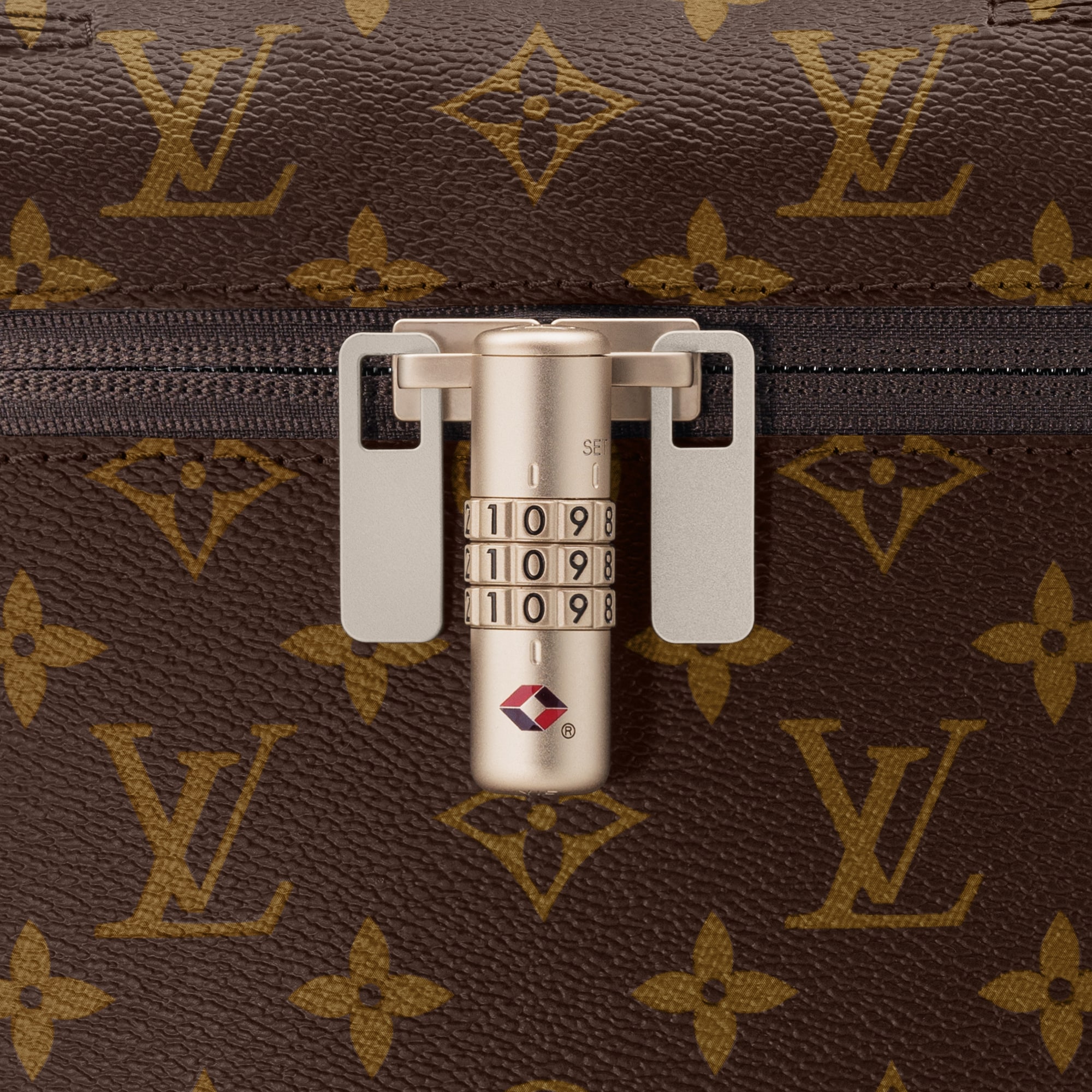 LV} - LVMonogram - LV男士旅行用品 | 路易威登LOUIS VUITTON官网 (产品缩放)