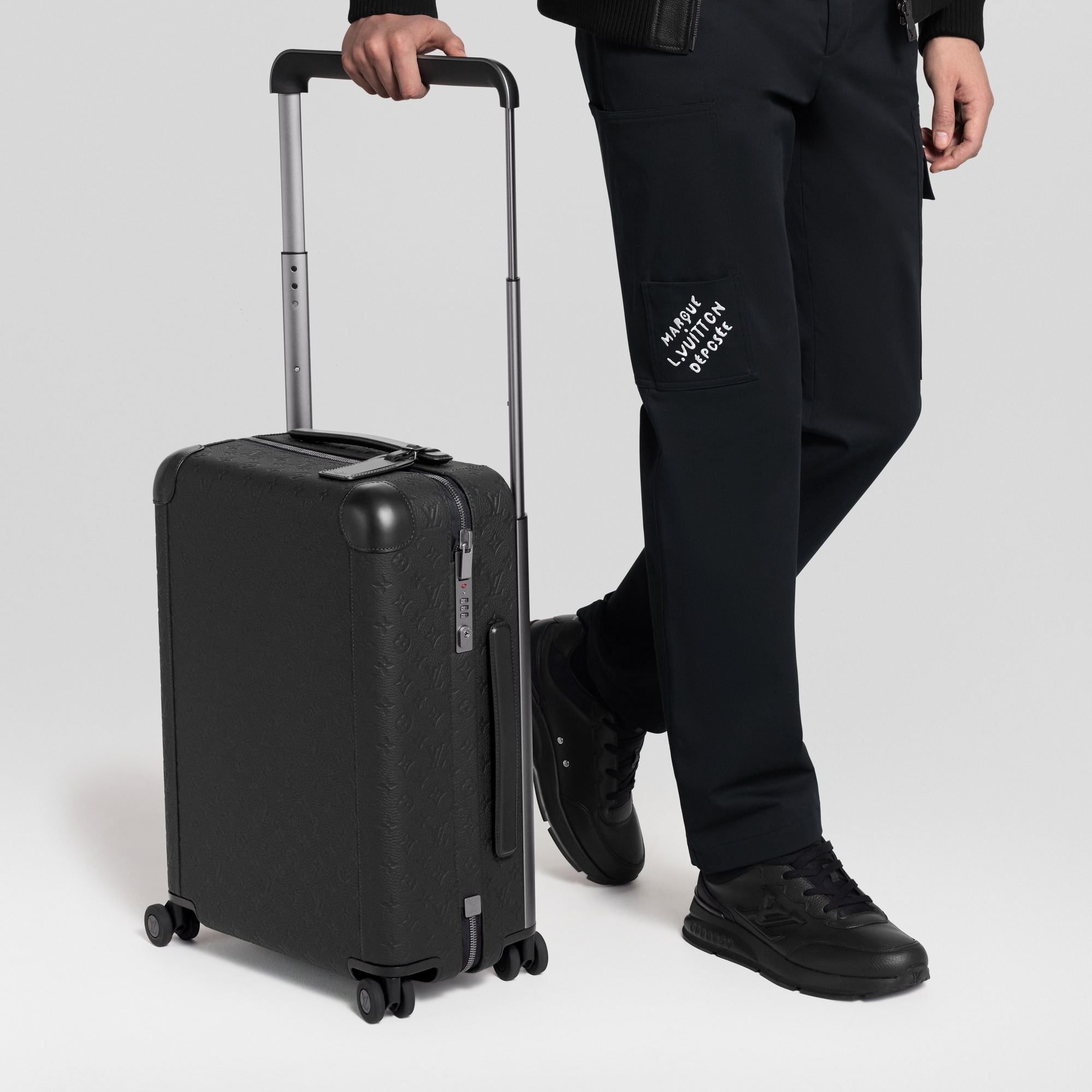 LV} - LVMonogram Taurillon Leather LG - G90 - LV男士旅行用品 | 路易威登LOUIS VUITTON官网 (产品缩放)