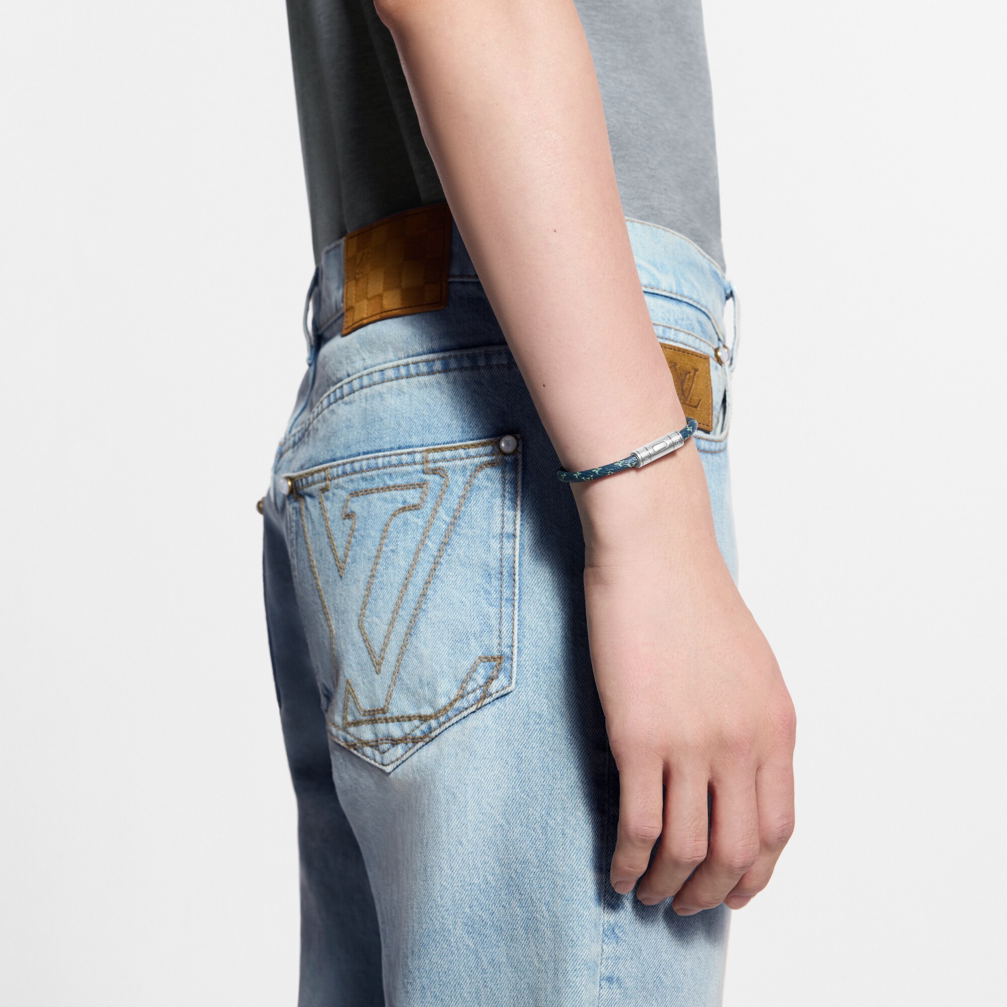 LV} - LV - LV男士时尚首饰 | 路易威登LOUIS VUITTON官网 (产品缩放)