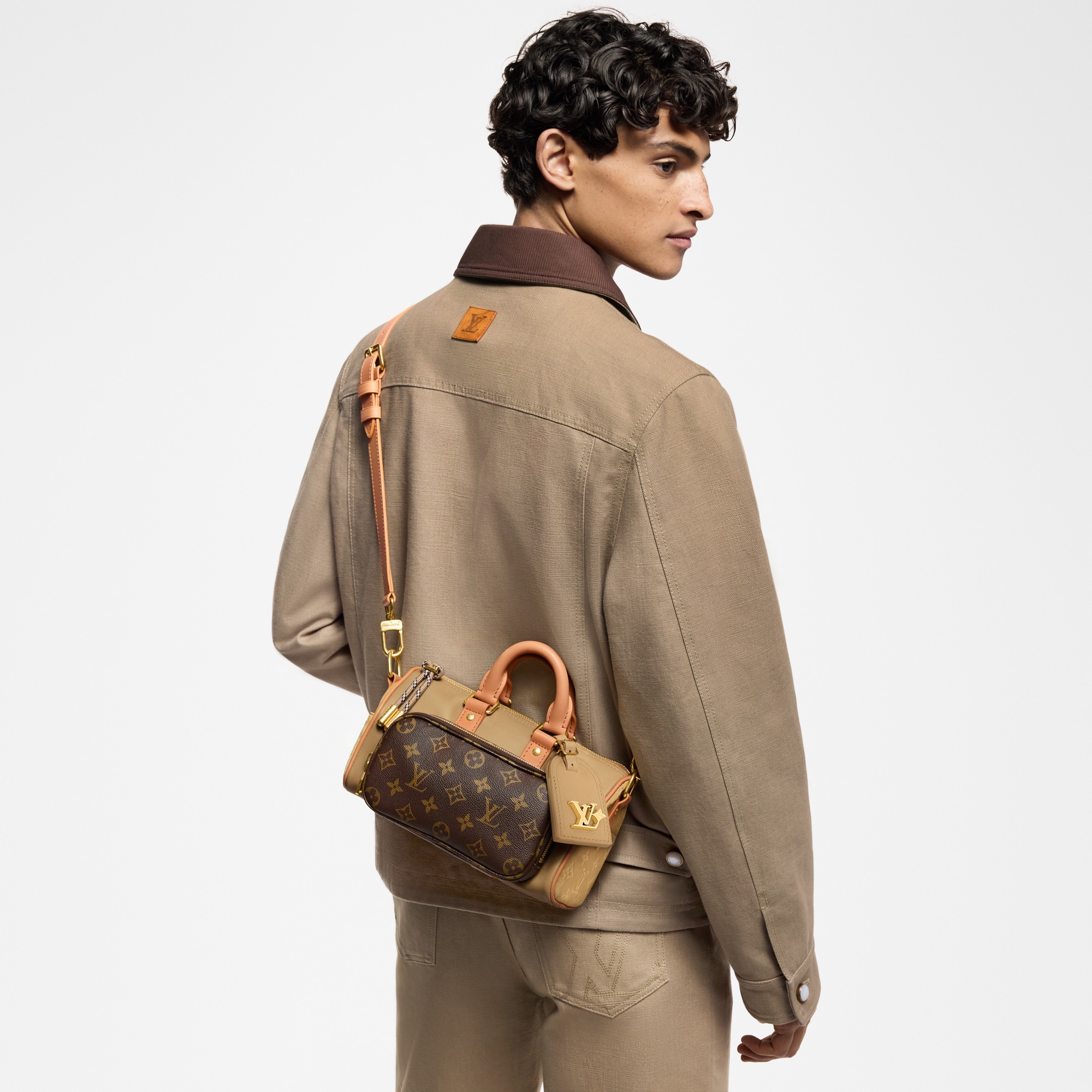 LV} - LVOther Leathers - LV包袋和小型皮具男士包袋 | 路易威登LOUIS VUITTON官网 (产品缩放)