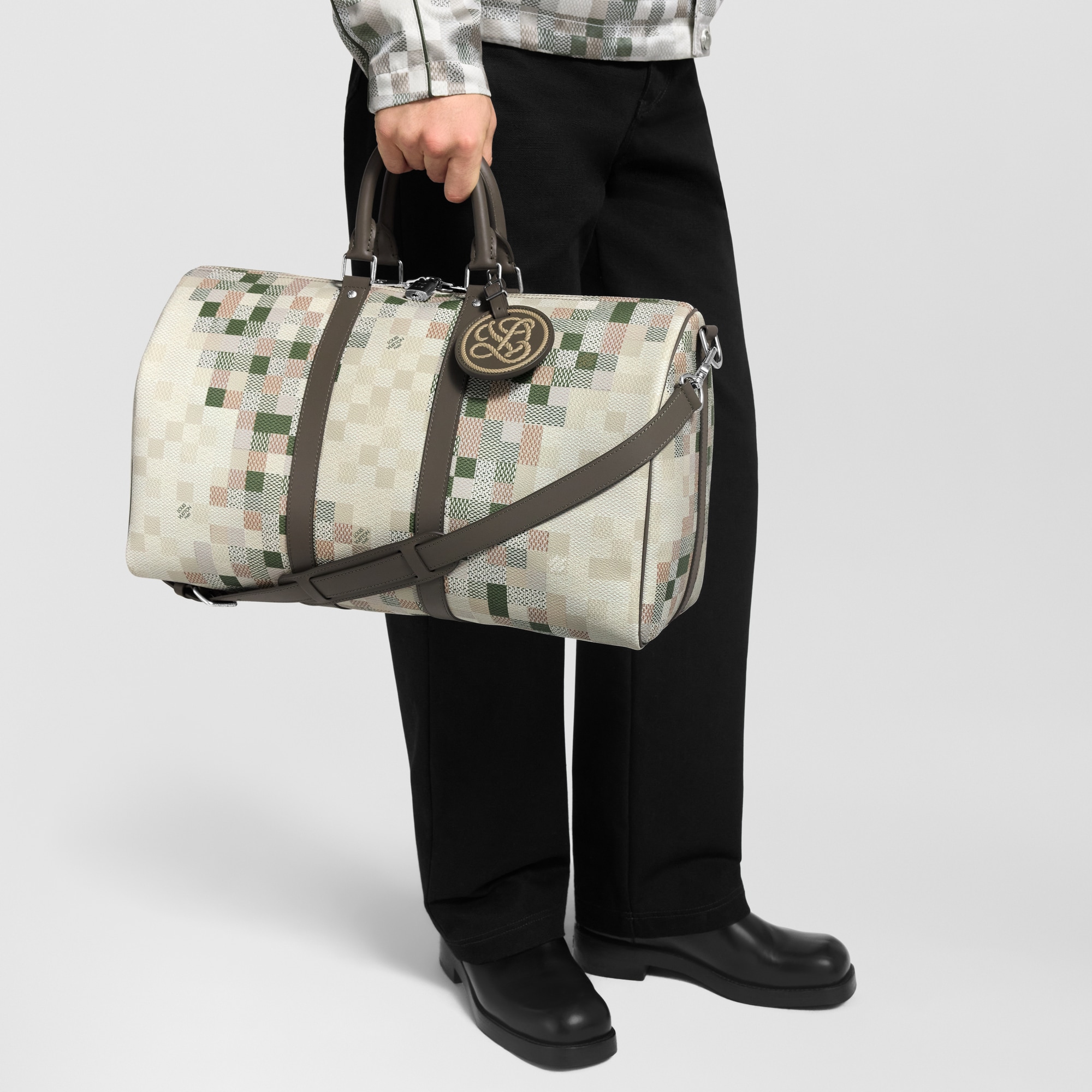 LV} - LVD16 - LV男士旅行用品 | 路易威登LOUIS VUITTON官网 (产品缩放)