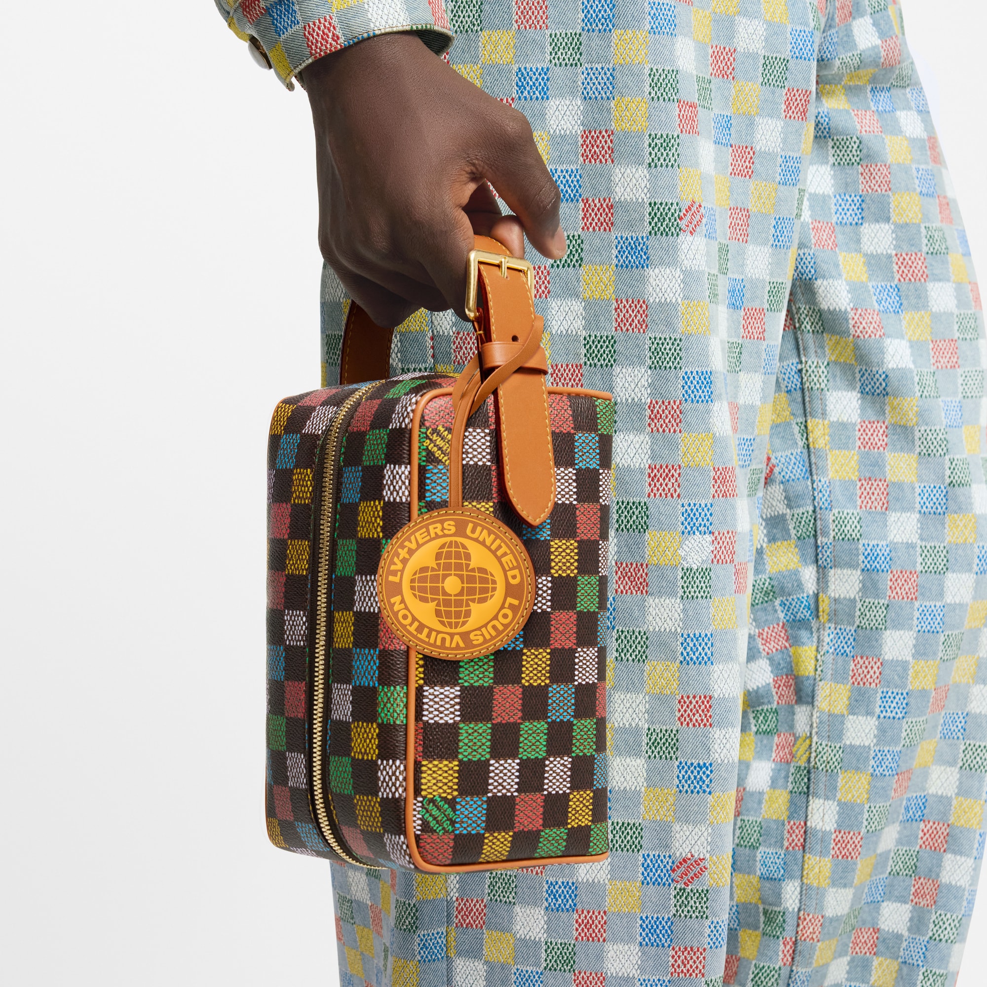 LV} - LVDamier Ebene - LV男士旅行用品 | 路易威登LOUIS VUITTON官网 (产品缩放)